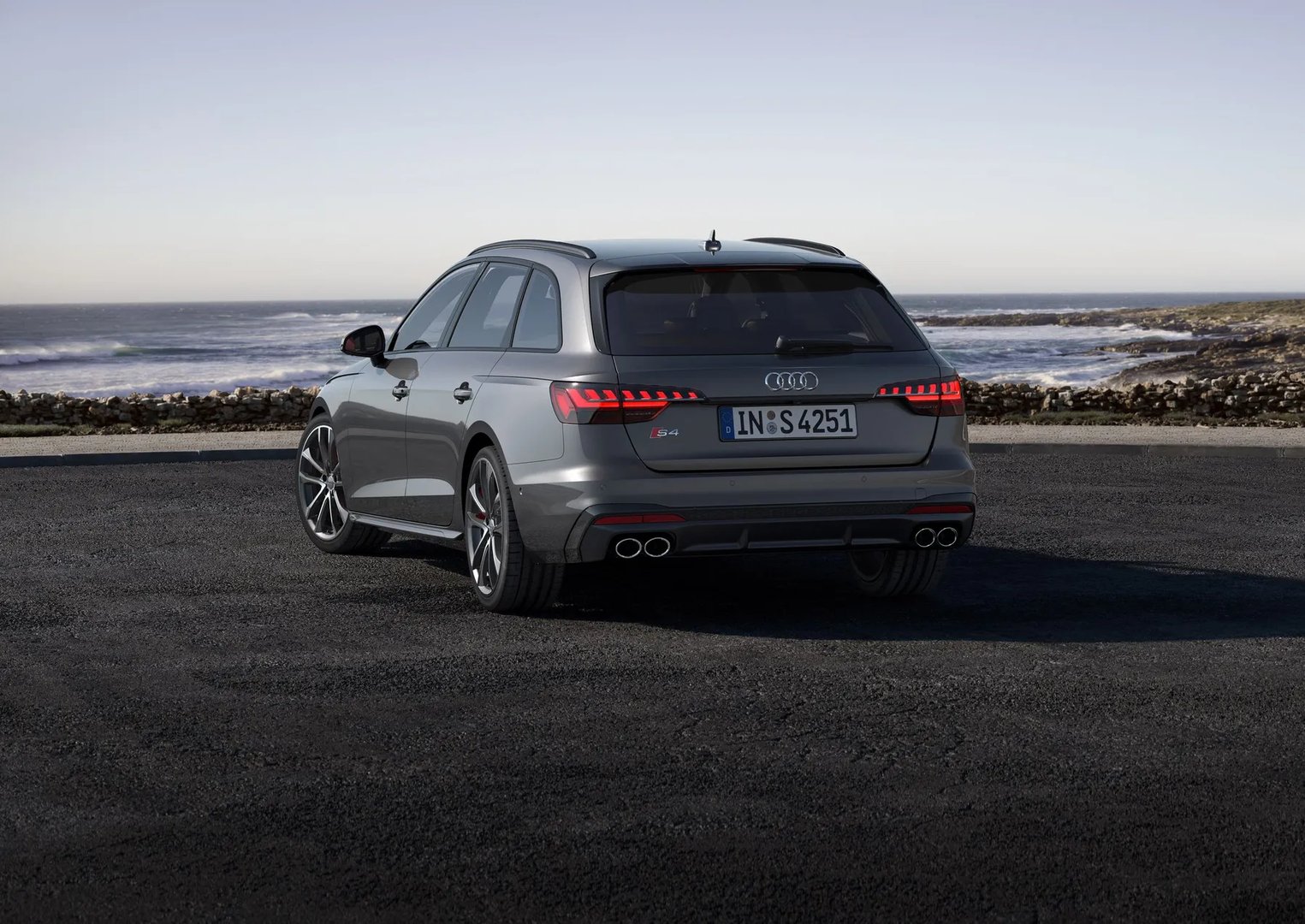 Audi_S4_5_generation_restyling__Estate_5-door__2.jpg