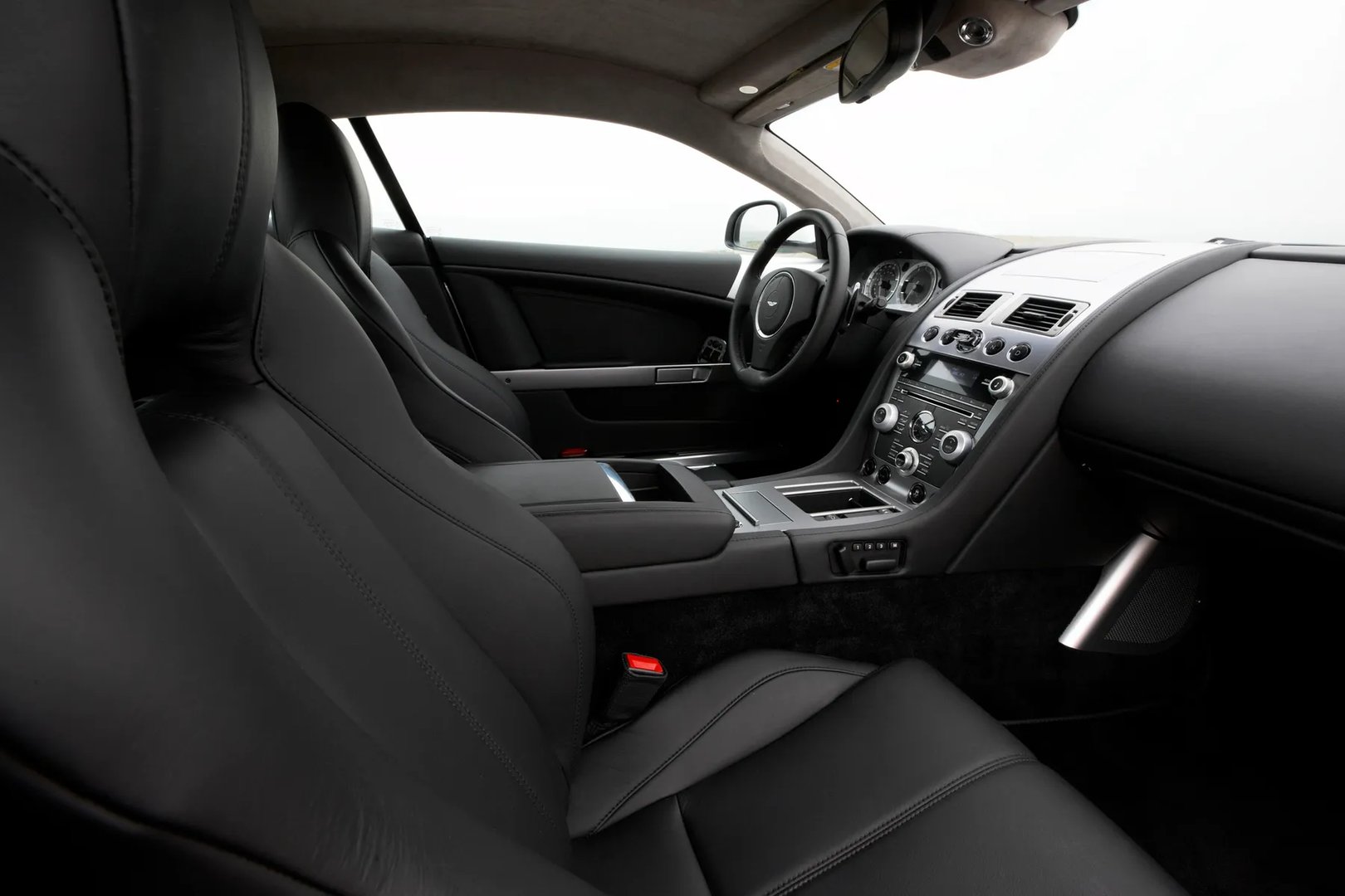 Aston Martin_DB9_1_generation_restyling__Coupe__12.jpg