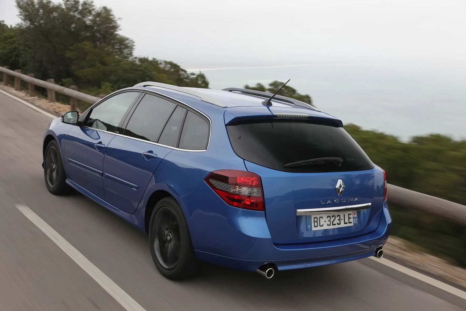 Renault_Laguna_3_generation_restyling__Estate_5-door__6.jpg
