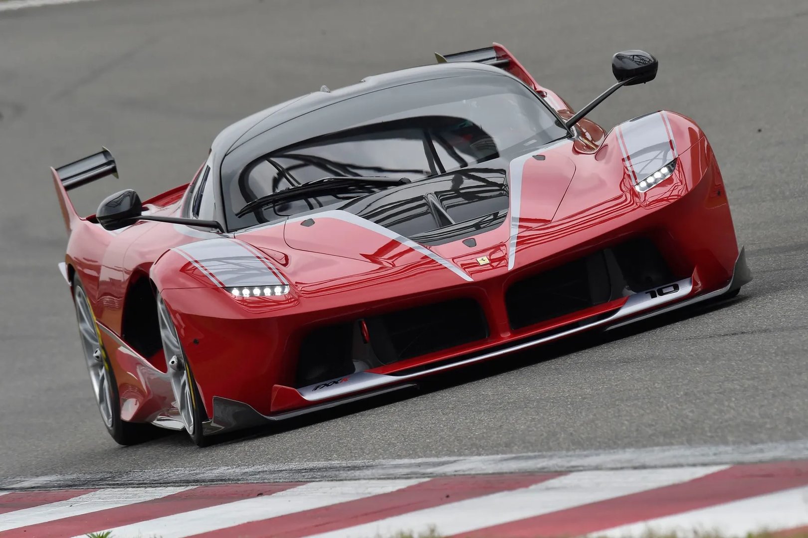 Ferrari_FXX_K_1_generation__Roadster__7.jpg