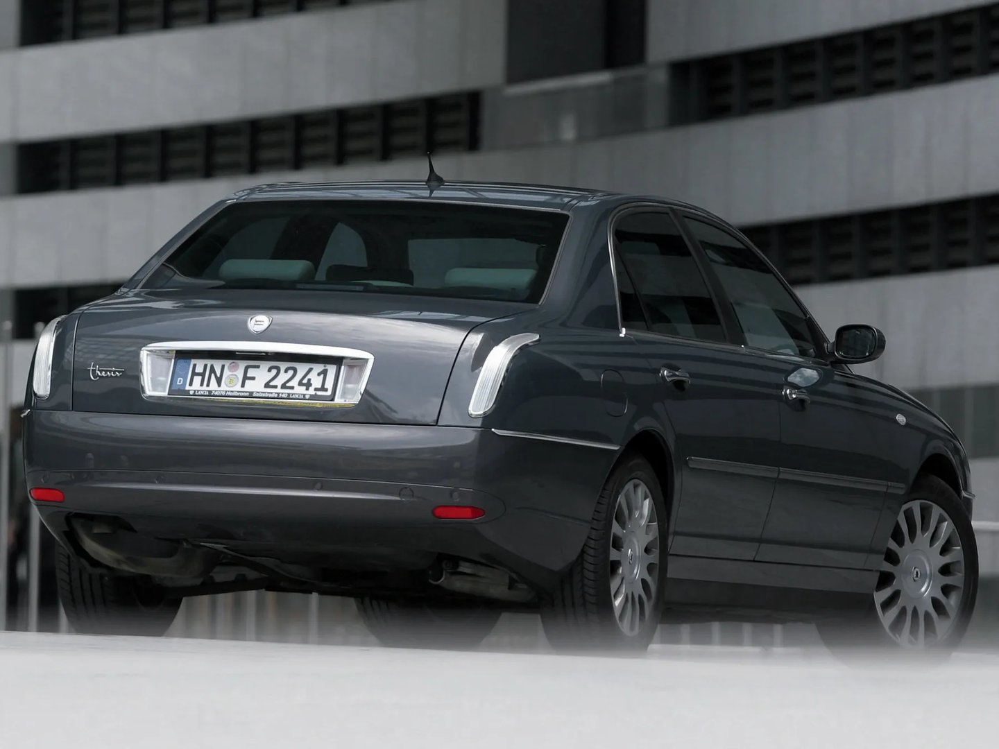 Lancia_Thesis_1_generation__Sedan__6.jpg