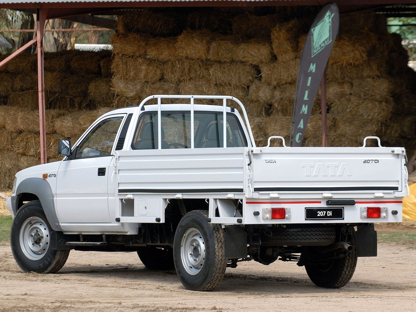 tata_Telcoline_1_generation_restyling__Pickup_double-cab__17.jpg
