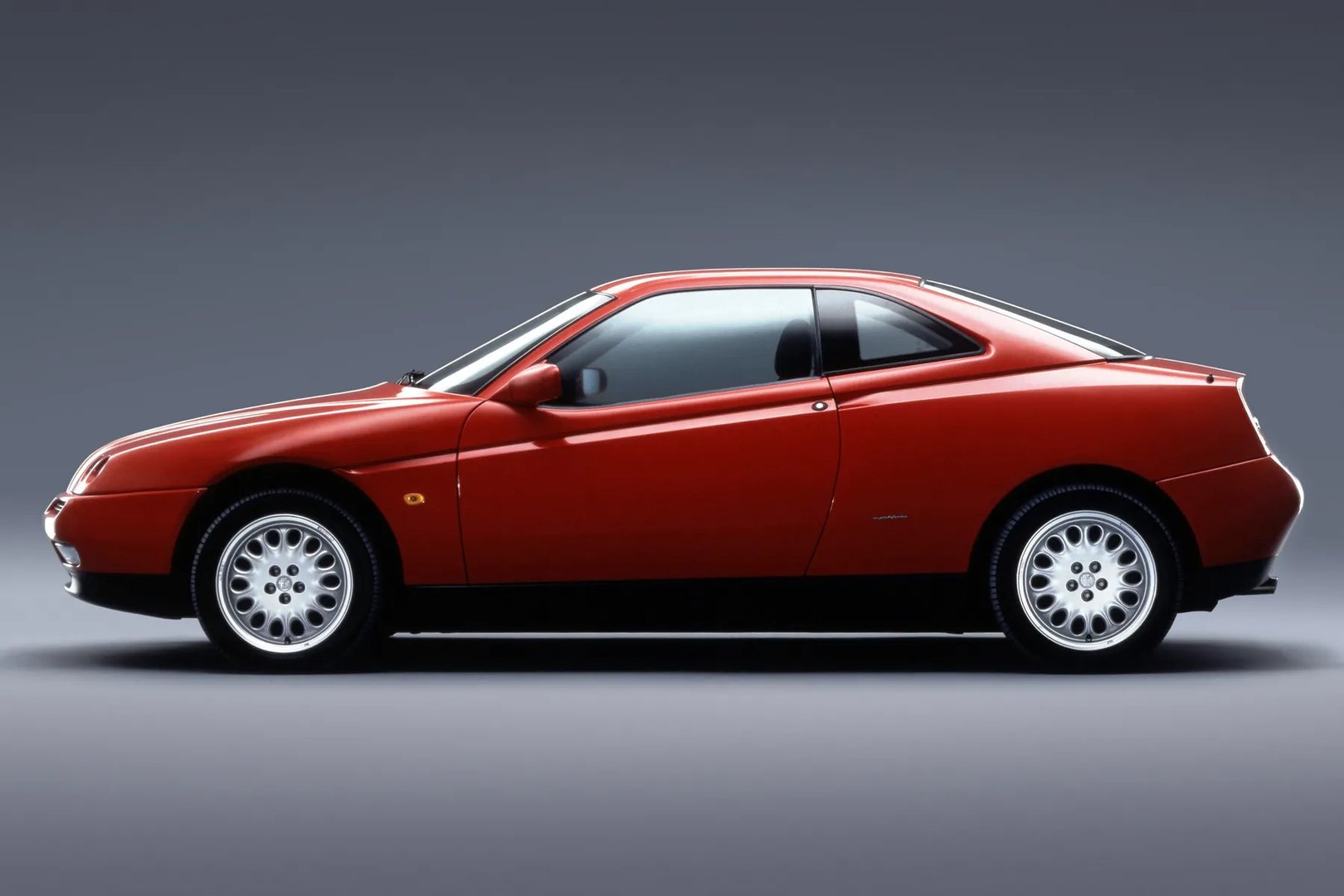 Alfa Romeo_GTV_1_generation__Coupe__7.jpg