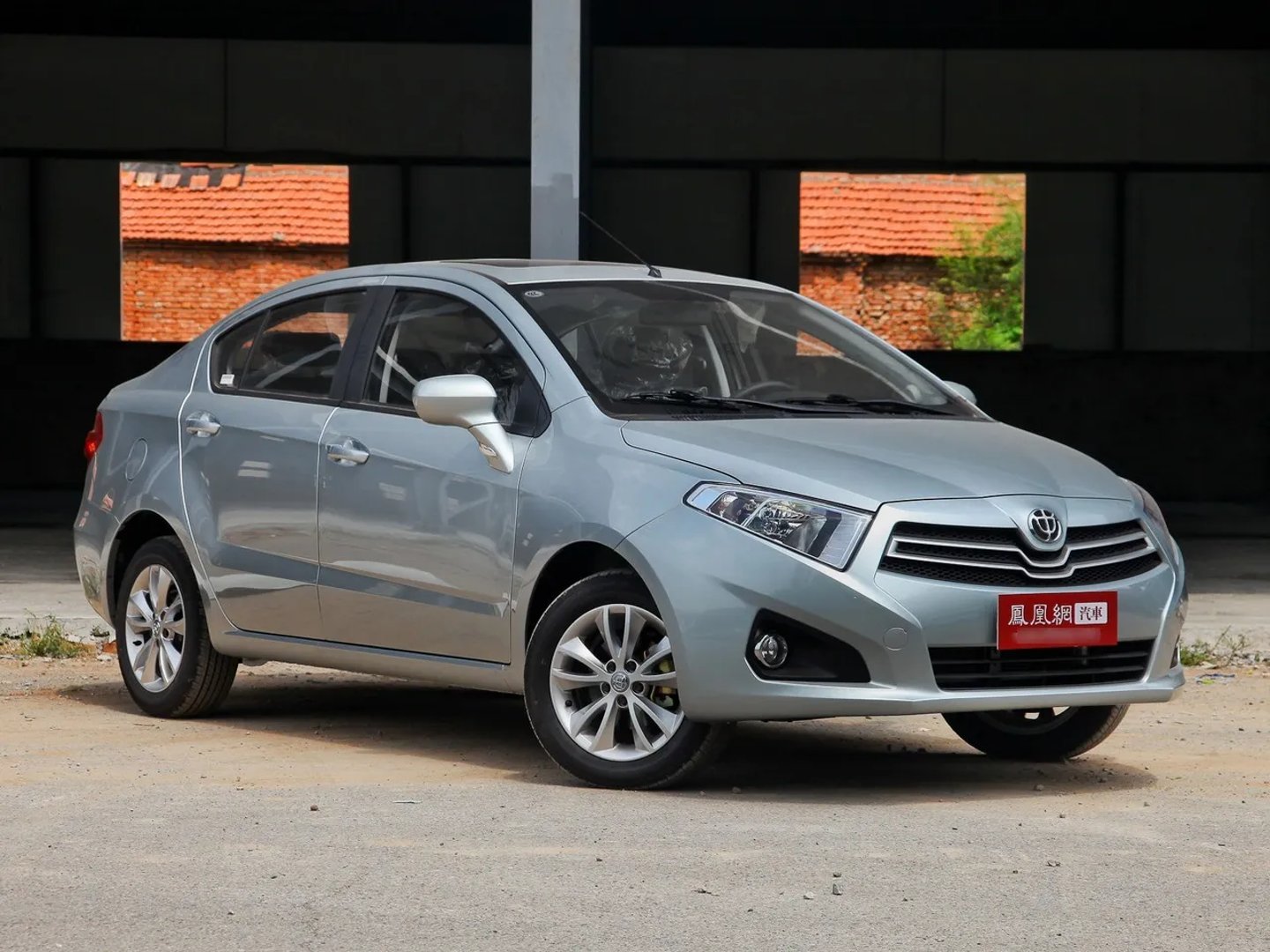 Brilliance_H230_1_generation__Sedan__2.jpg