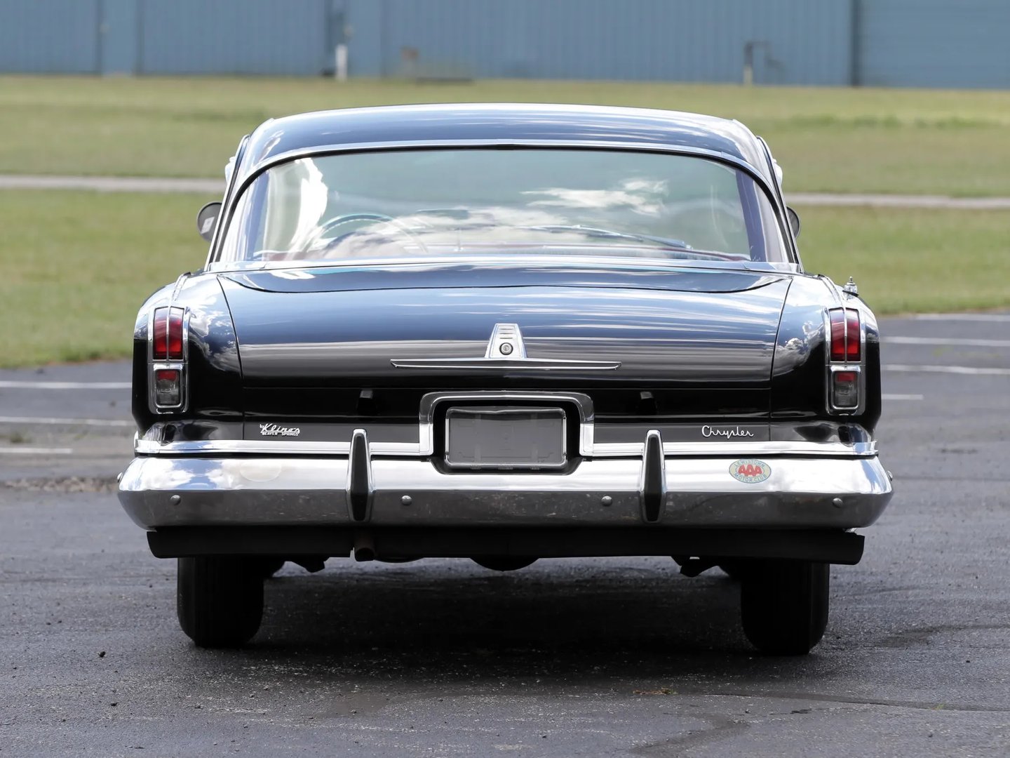 Chrysler_New_Yorker_6_generation__Sedan__4.jpg