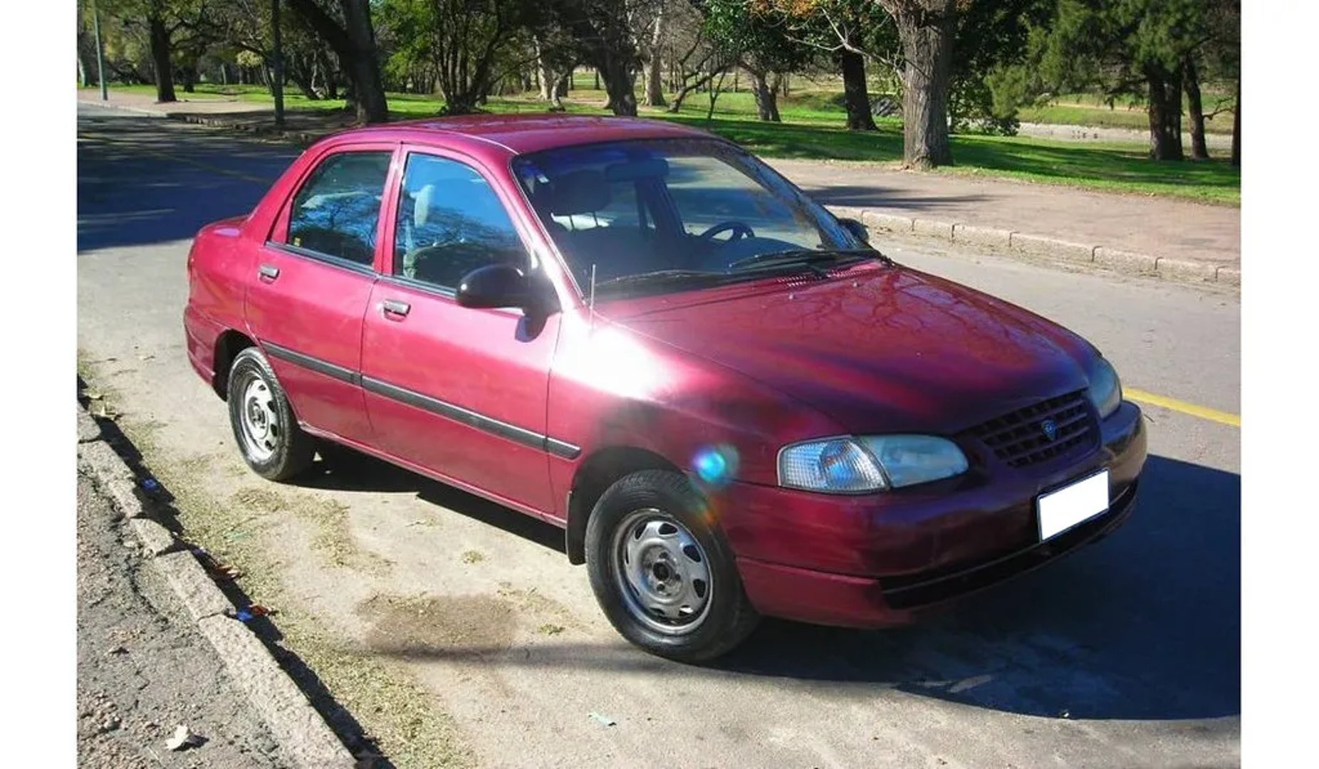 Kia_Avella_1_generation__Sedan__2.jpg