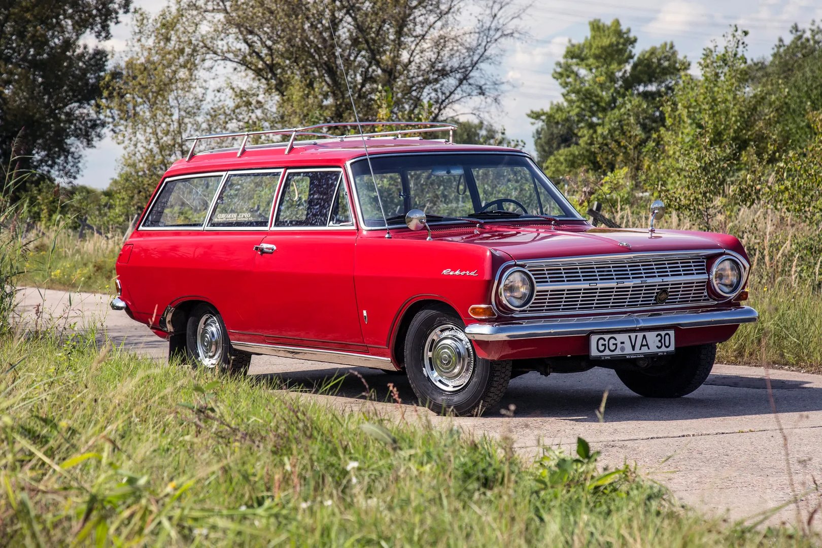 Opel_Rekord_1_generation__Estate_3-door__1.jpg