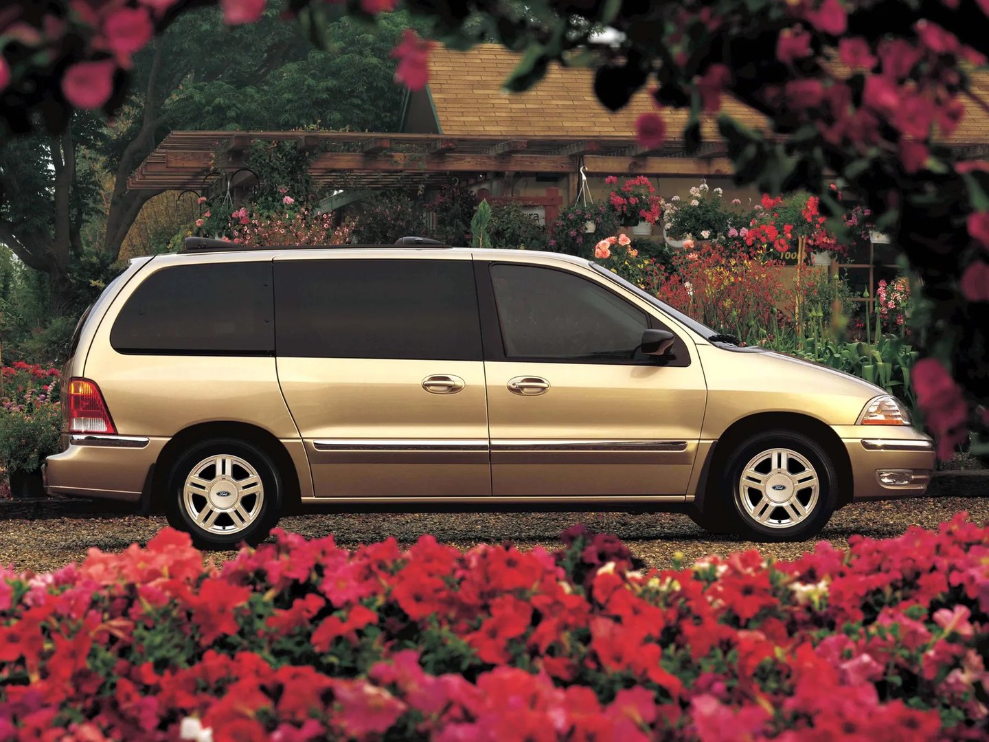 Ford_Windstar_2_generation__Minivan__5.jpg