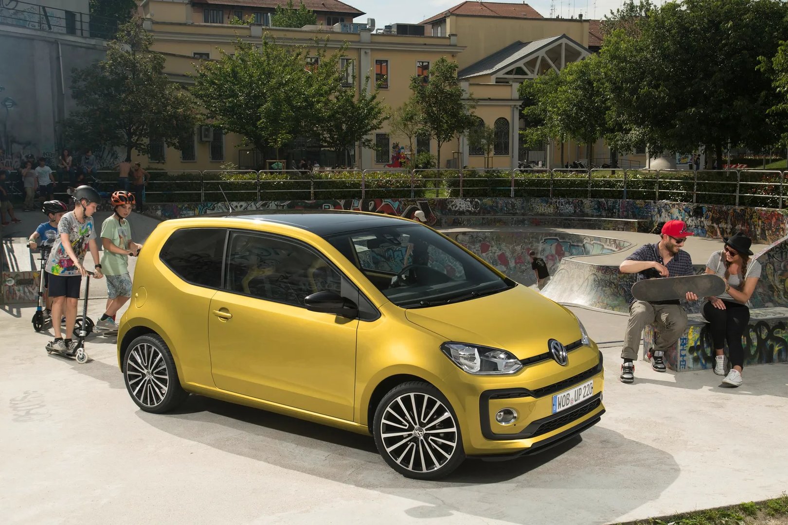 Volkswagen_up!_1_generation_restyling_1__Mini_3-doors__1.jpg