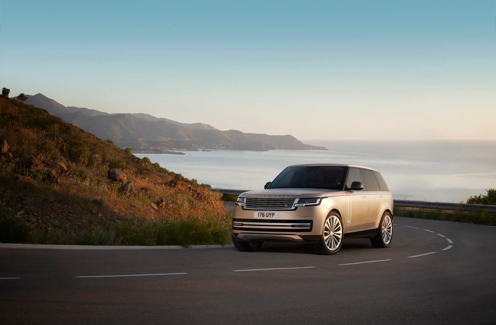 Land Rover_Range_Rover_5_generation__SUV_5-doors__1.jpg