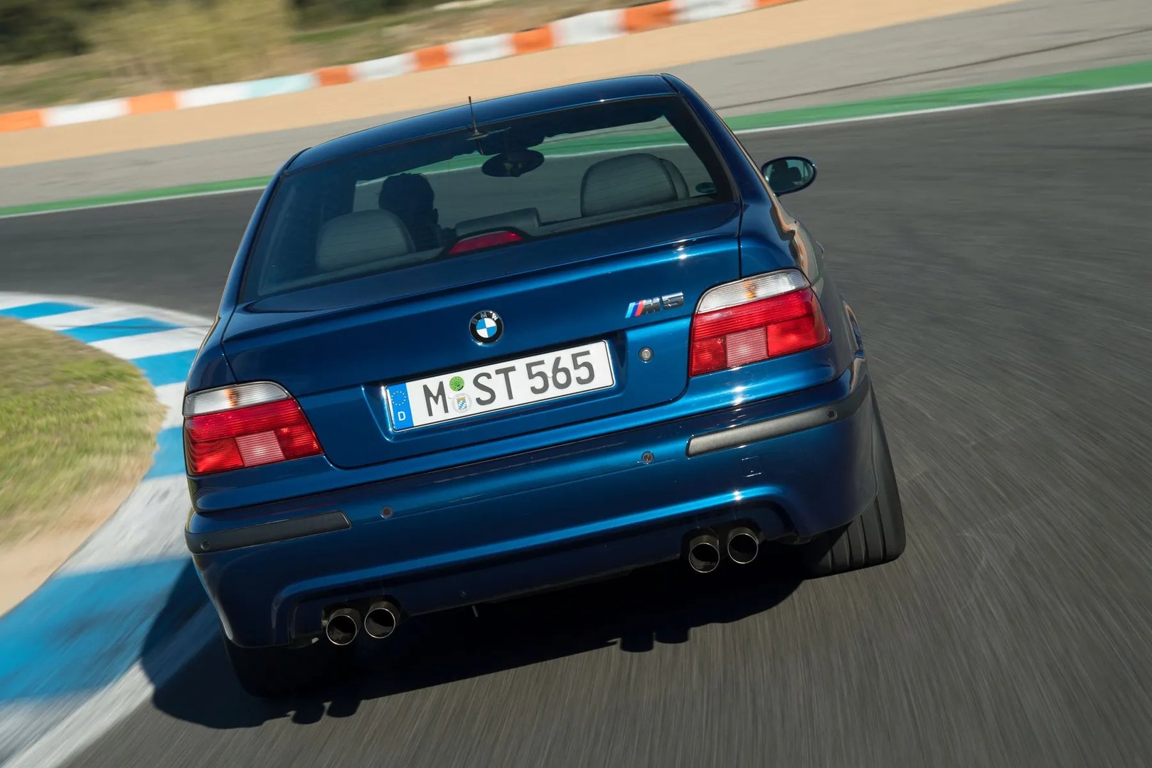 BMW_M5_3_generation__Sedan__10.jpg