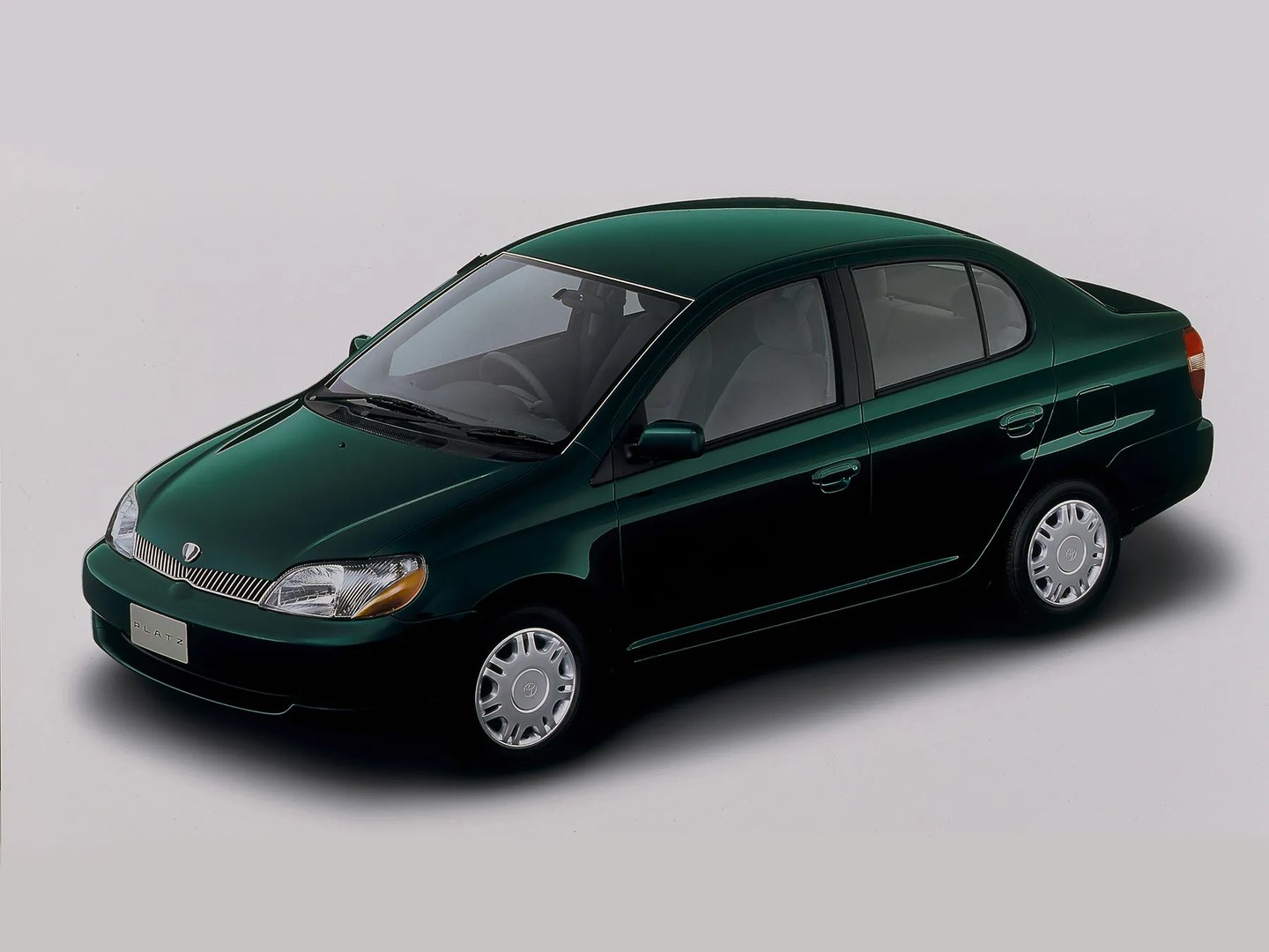 Toyota_Platz_1_generation__Sedan__2.jpg