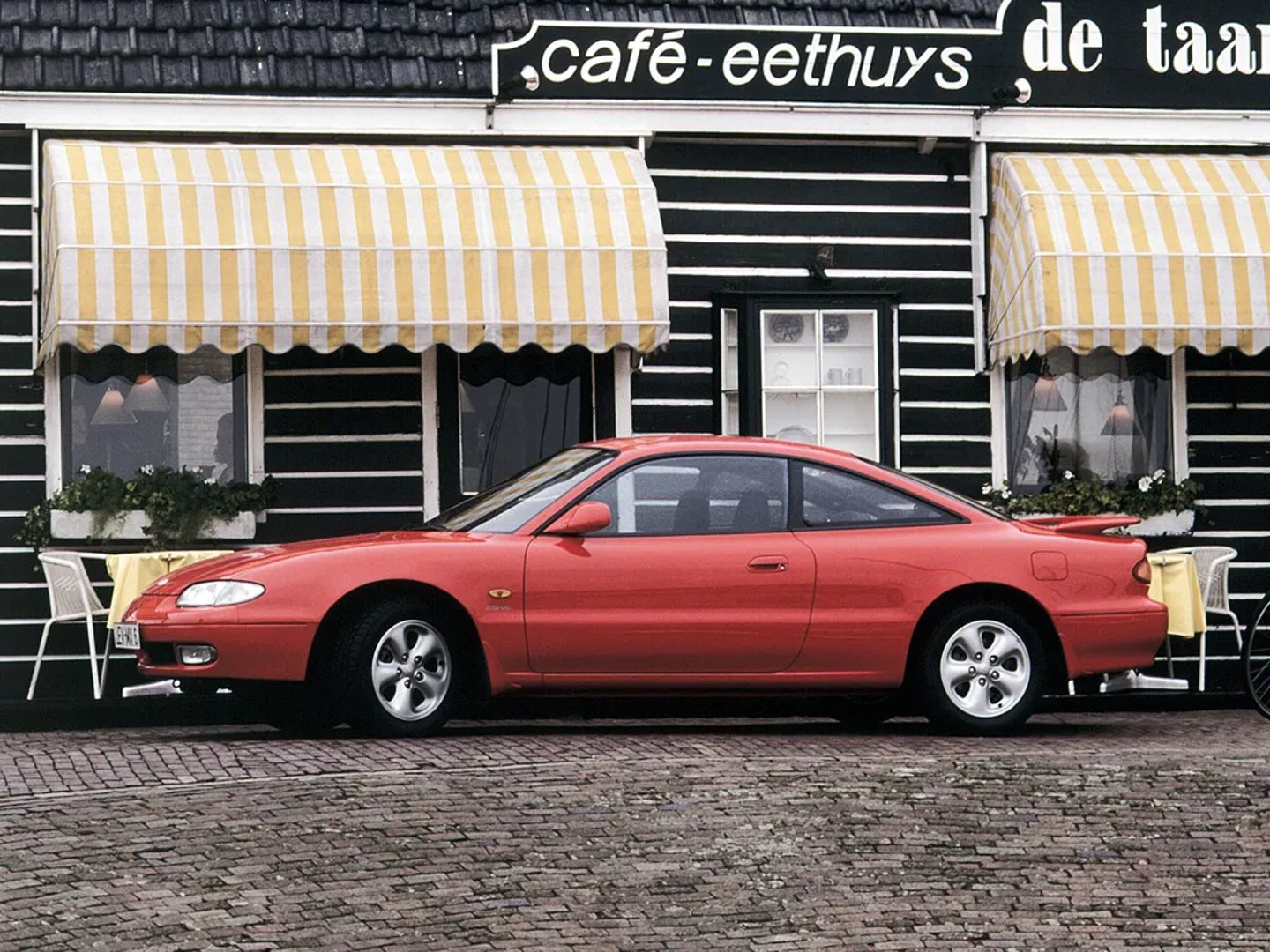 Mazda_MX-6_1_generation__Coupe__3.jpg