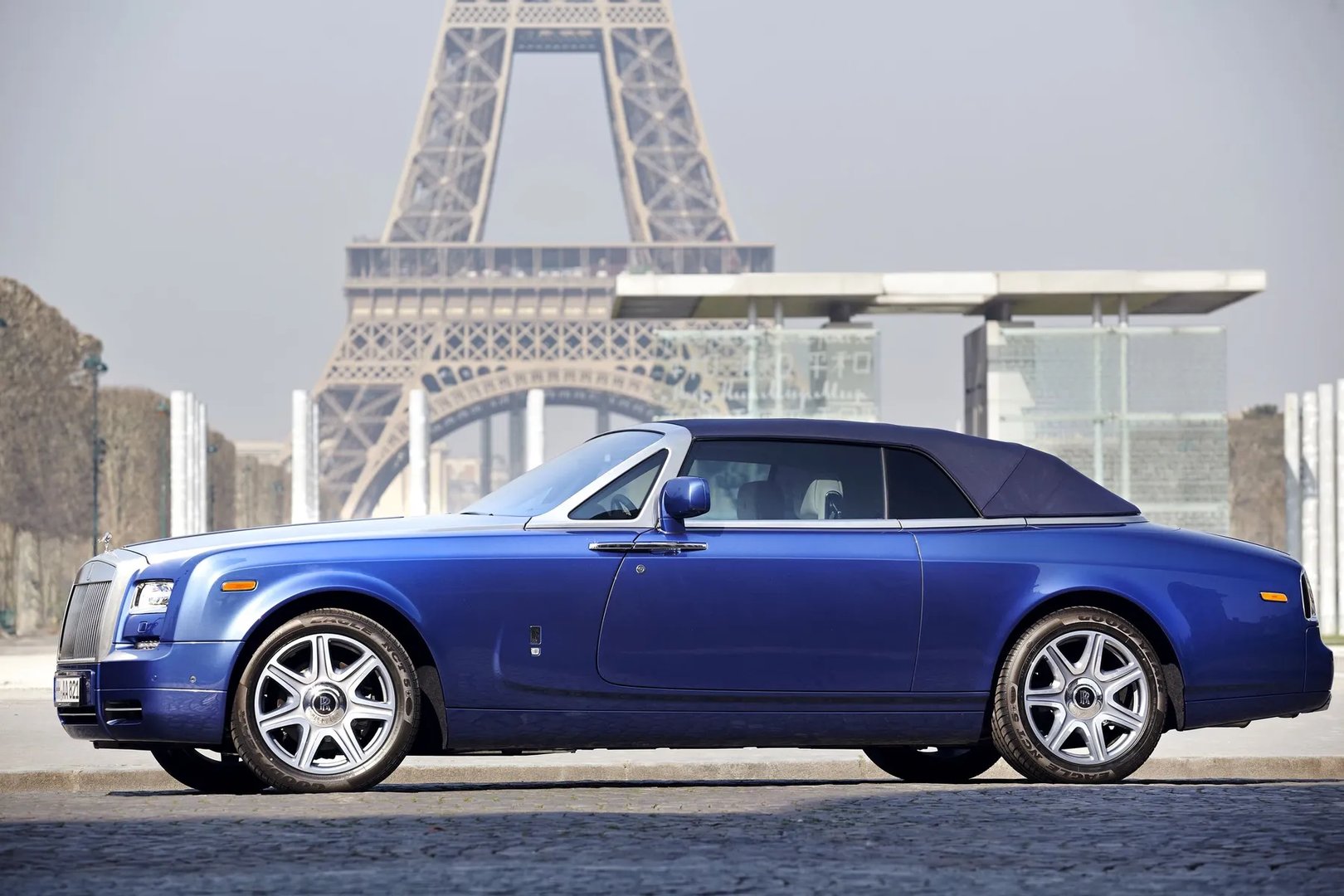 Rolls-Royce_Phantom_7_generation_restyling__Cabrio__6.jpg