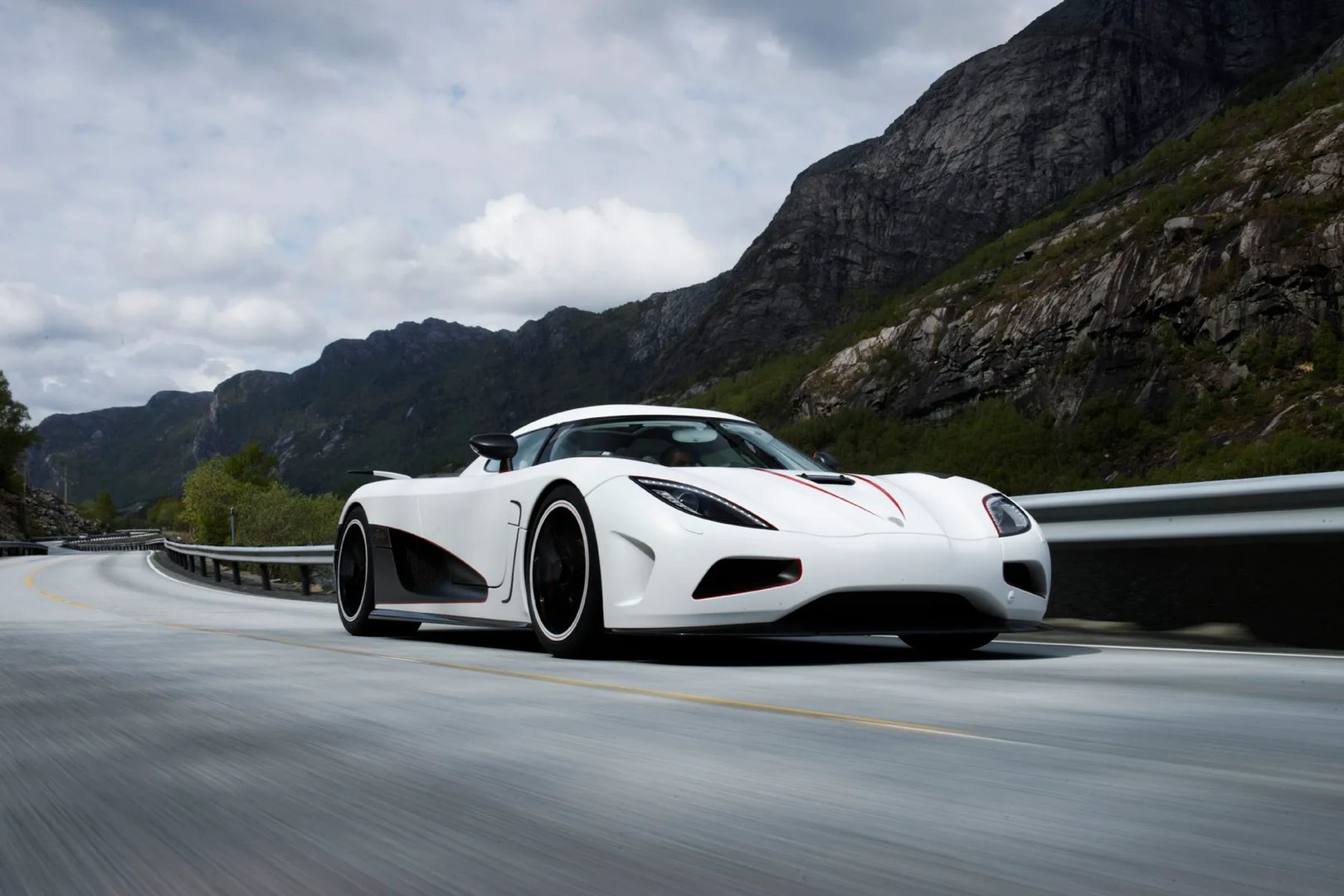 Koenigsegg_Agera_R_1_generation__Coupe__12.jpg