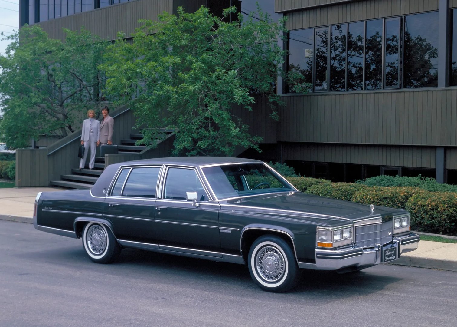 cadillac_Fleetwood_Brougham_1_generation__Sedan__8.jpg