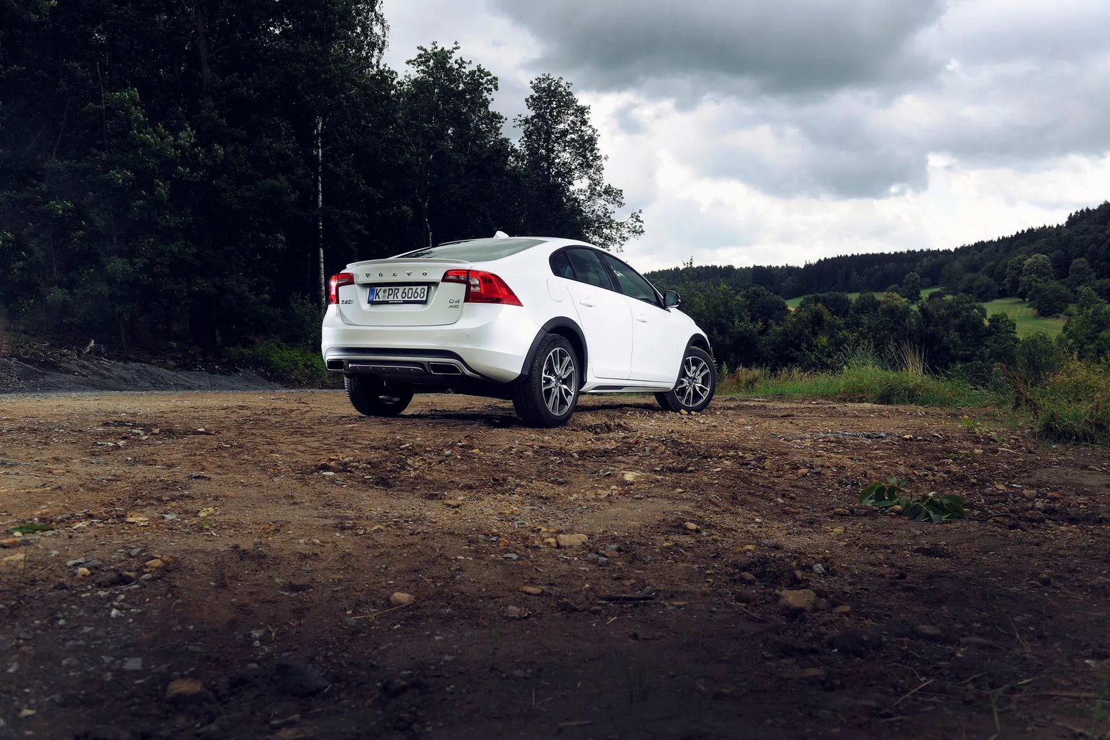 Volvo_S60_Cross_Country_1_generation__Sedan__8.jpg