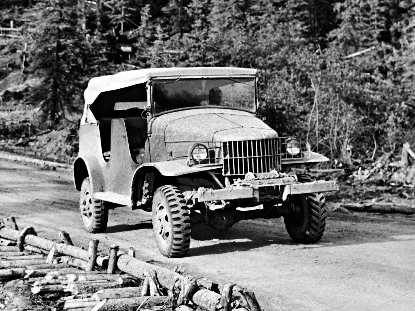 Dodge_WC_series_1_generation__SUV_cabriolet__2.jpg