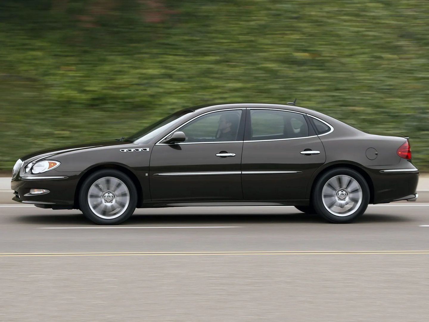 Buick_LaCrosse_1_generation_restyling__Sedan__8.jpg