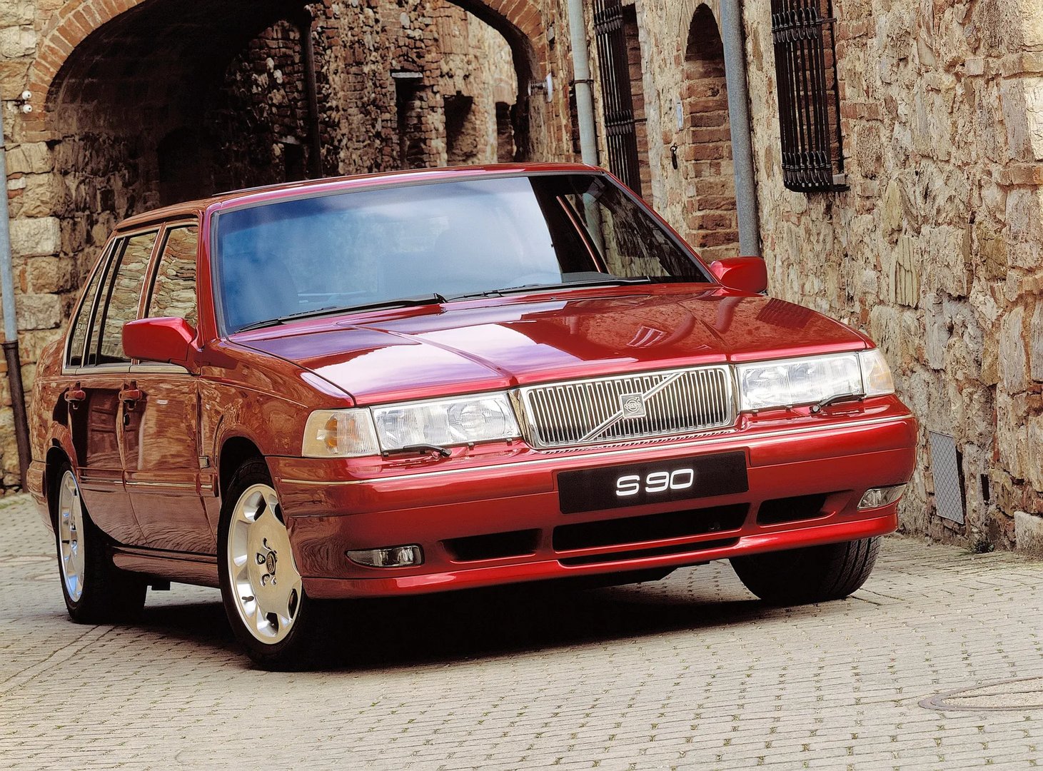 Volvo_S90_1_generation__Sedan__4.jpg