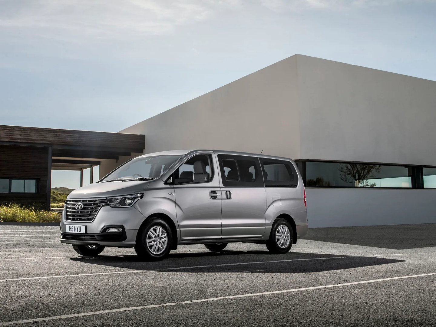 Hyundai_i800_2_generation_restyling_3__Minivan__6.jpg