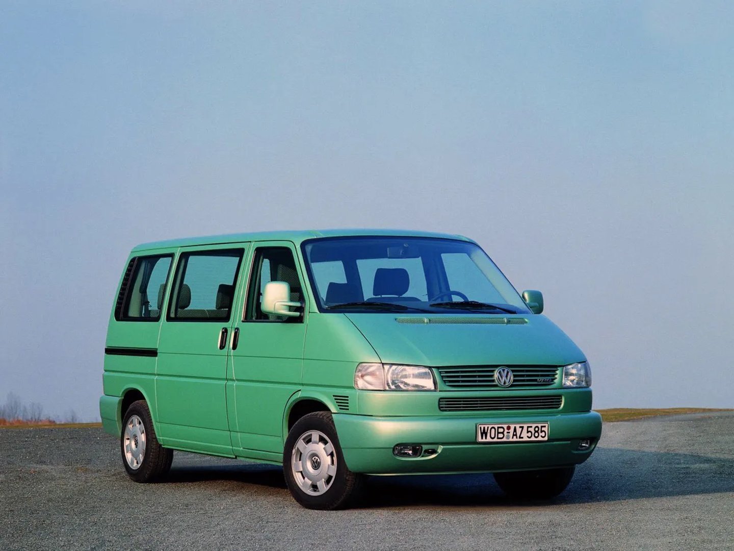 Volkswagen_Caravelle_4_generation__Minivan__4.jpg