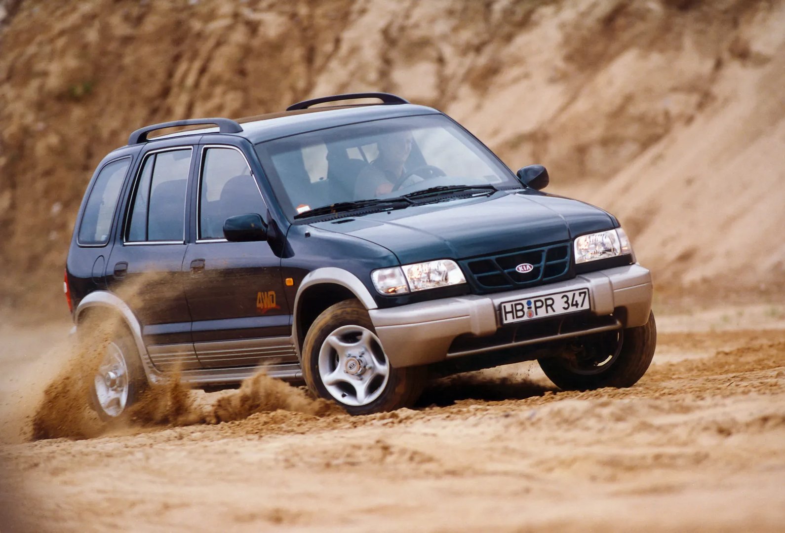 Kia_Sportage_1_generation__SUV_5-doors__3.jpg
