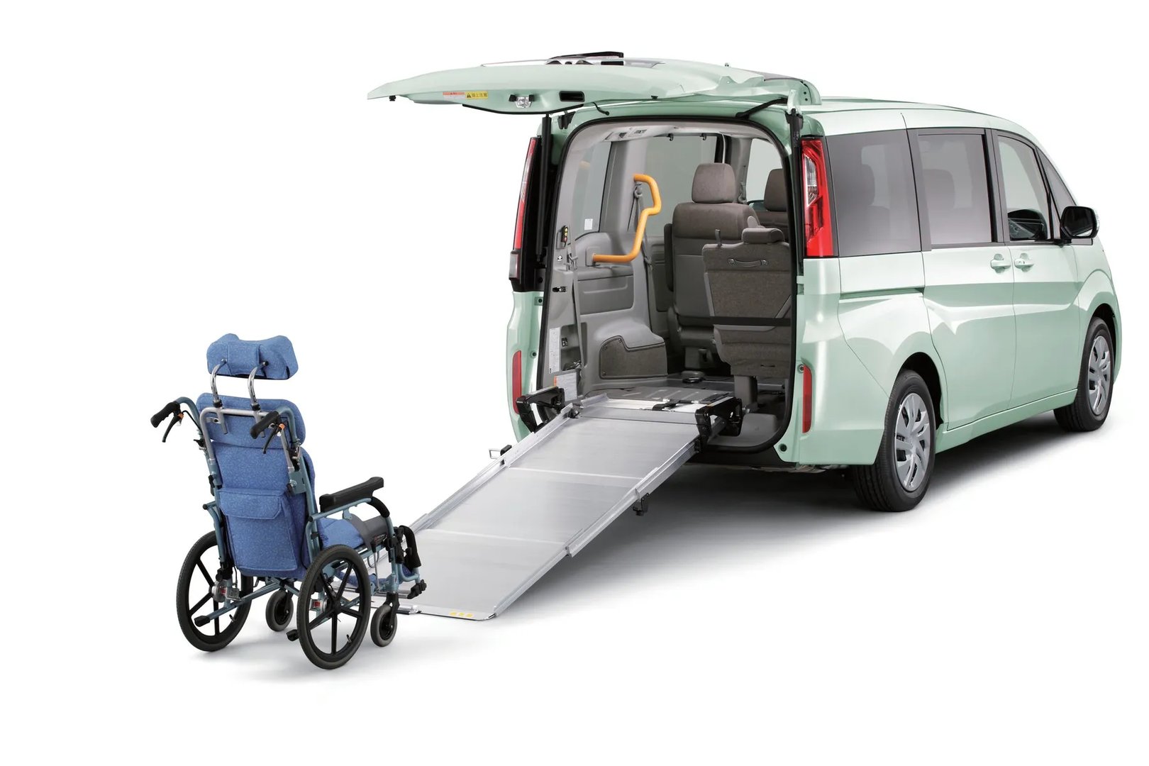 Honda_Stepwgn_5_generation_restyling__Minivan__2.jpg