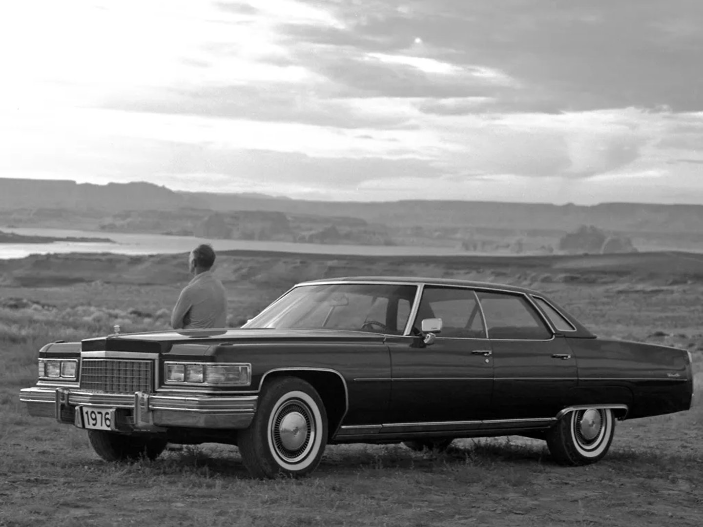 Cadillac_DeVille_4_generation__Sedan__7.jpg
