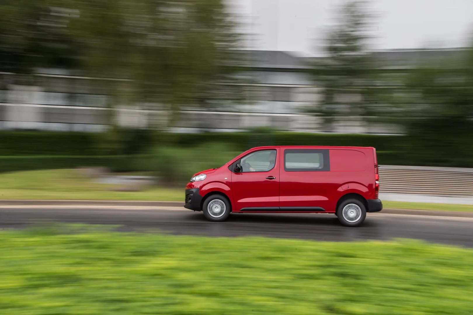 Citroen_Jumpy_3_generation__Minivan__8.jpg