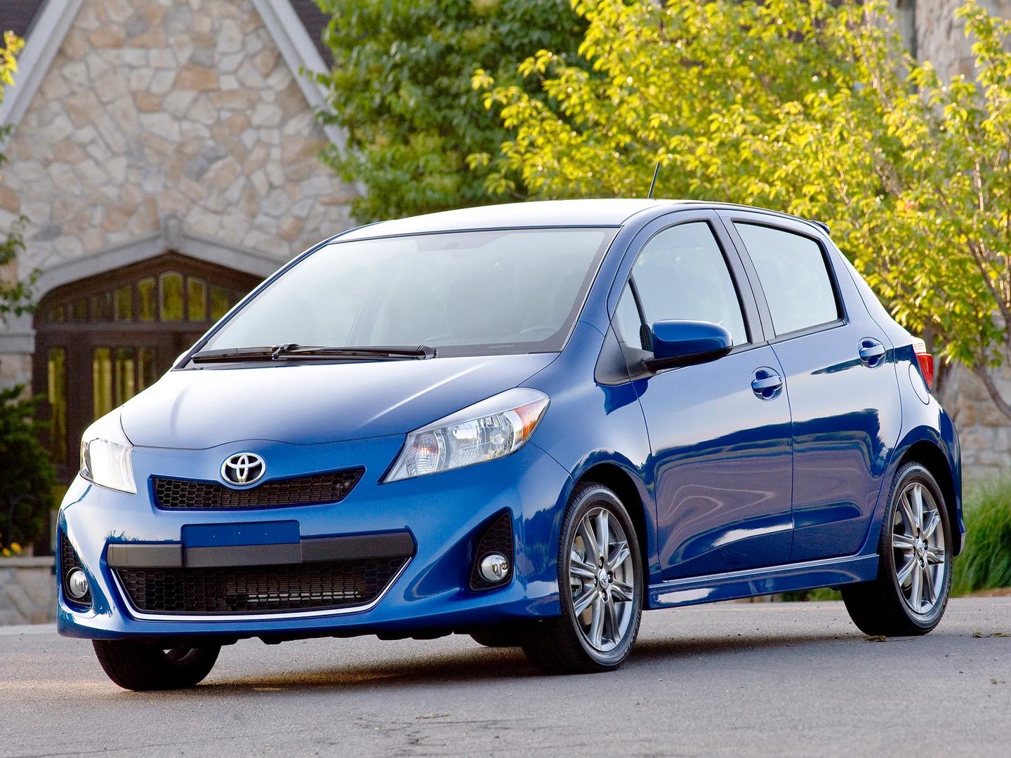 Toyota_Yaris_3_generation__Mini_5-doors__11.jpg