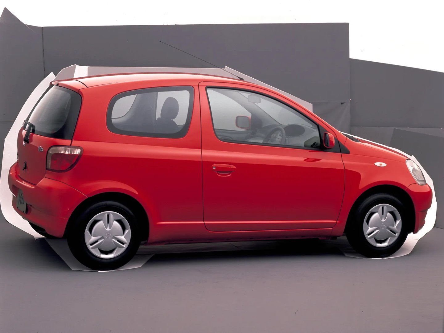 Toyota_Vitz_1_generation__Mini_3-doors__5.jpg