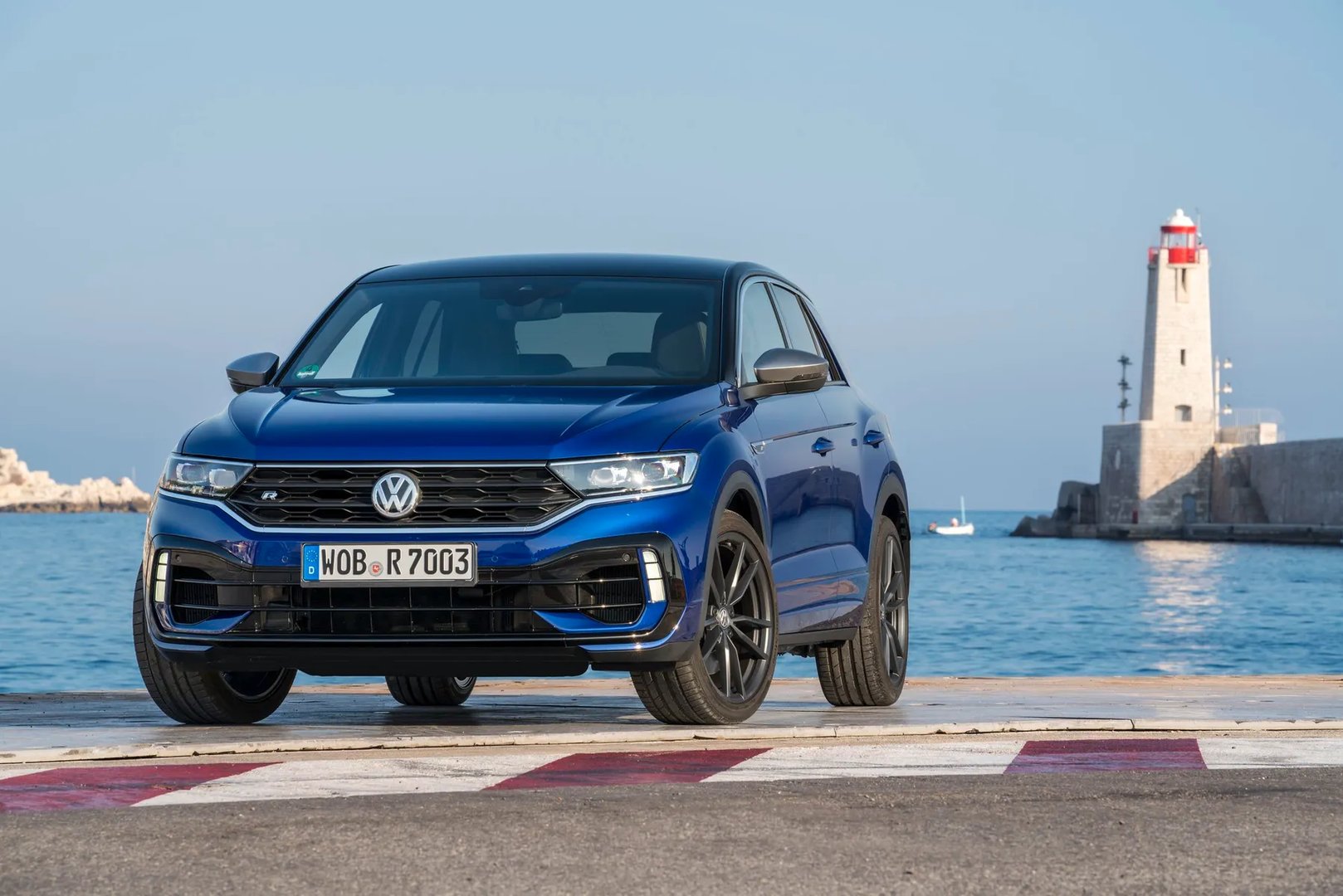Volkswagen_T-Roc_R_1_generation__SUV_5-doors__8.jpg
