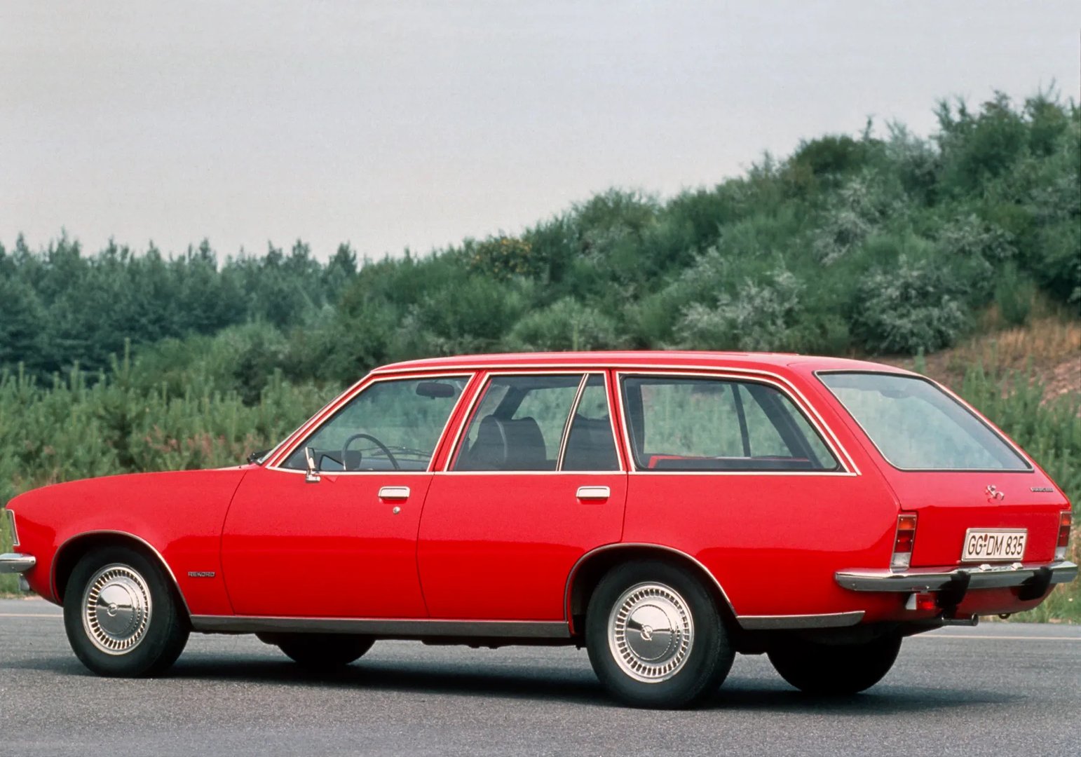 Opel_Rekord_4_generation__Estate_5-door__1.jpg