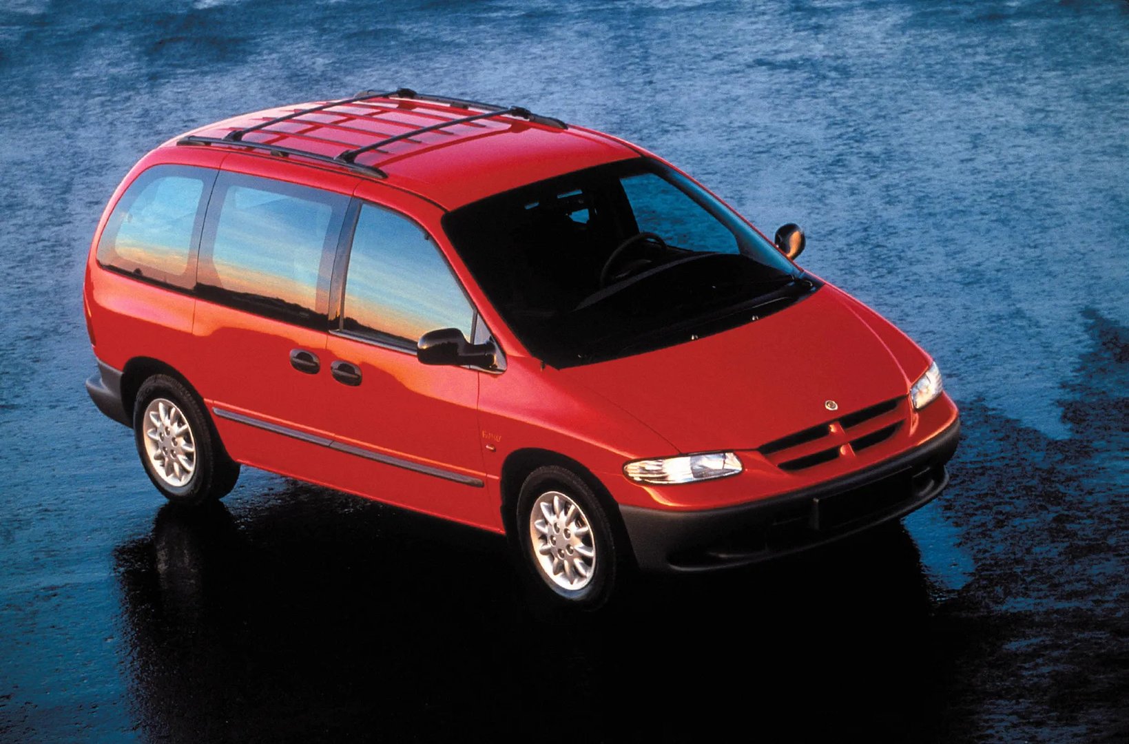 Chrysler_Grand_Voyager_3_generation__Minivan__1.jpg