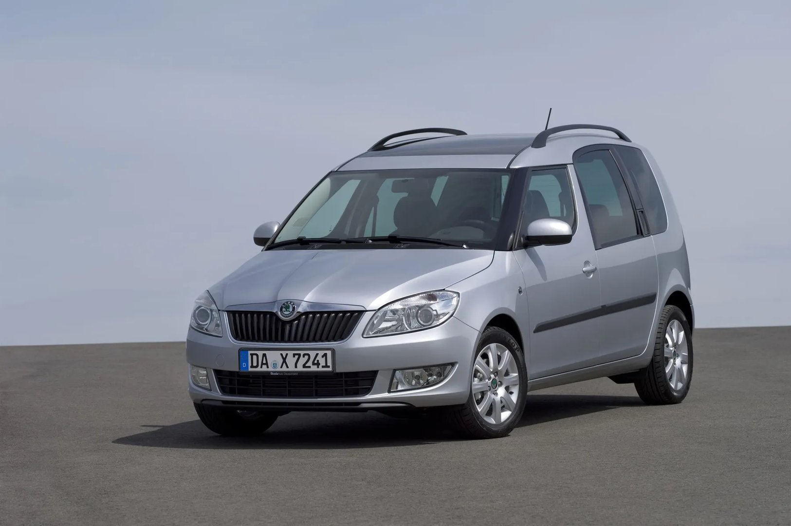 Skoda_Roomster_1_generation_restyling__Compact_Van__12.jpg