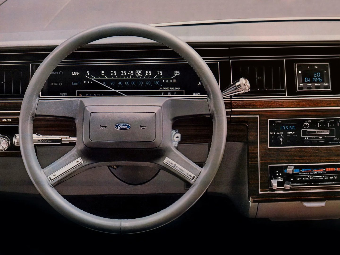 Ford_LTD_Crown_Victoria_1_generation__Sedan__5.jpg