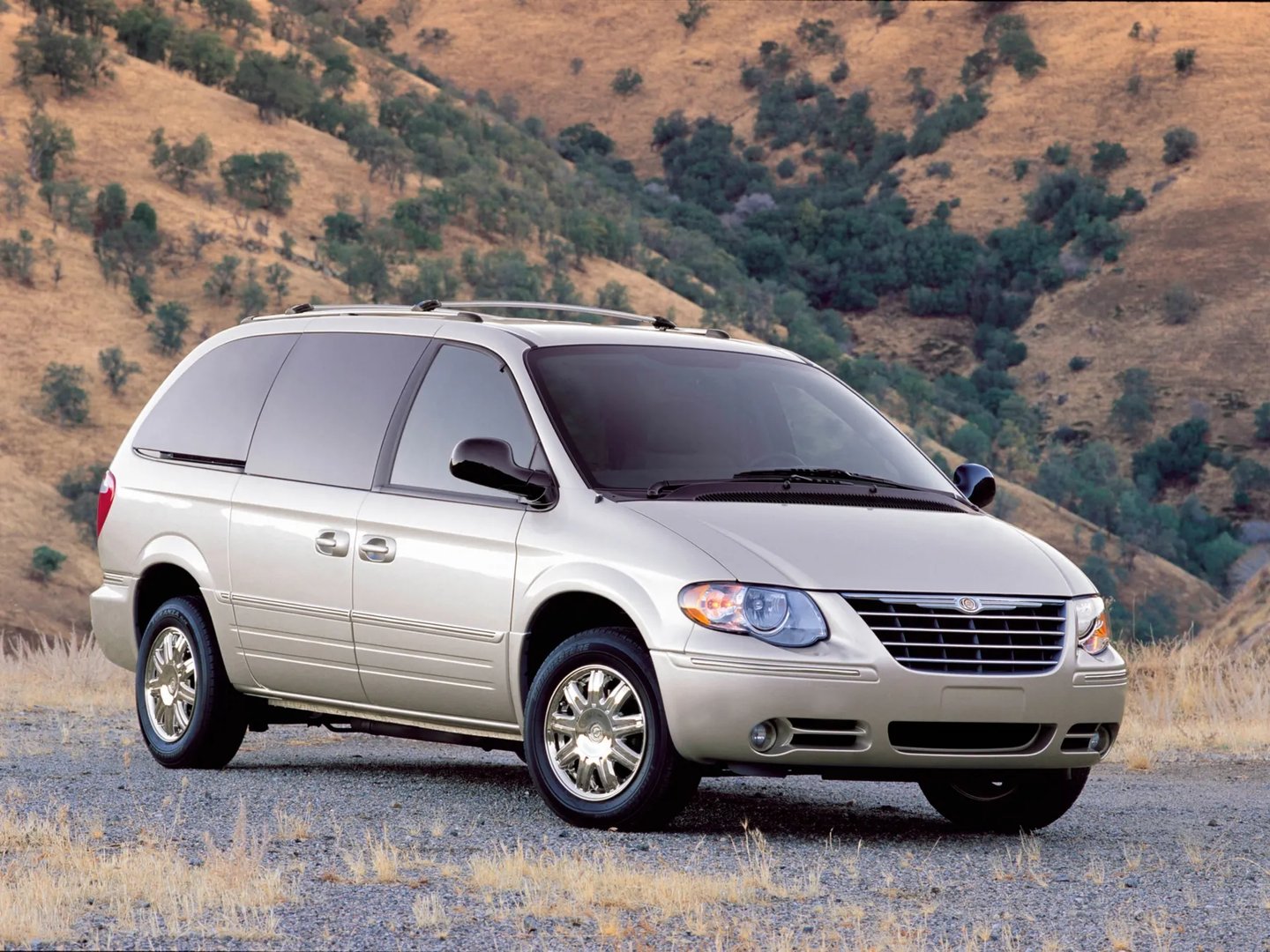 Chrysler_Town_&amp;_Country_4_generation_restyling__Minivan__1.jpg