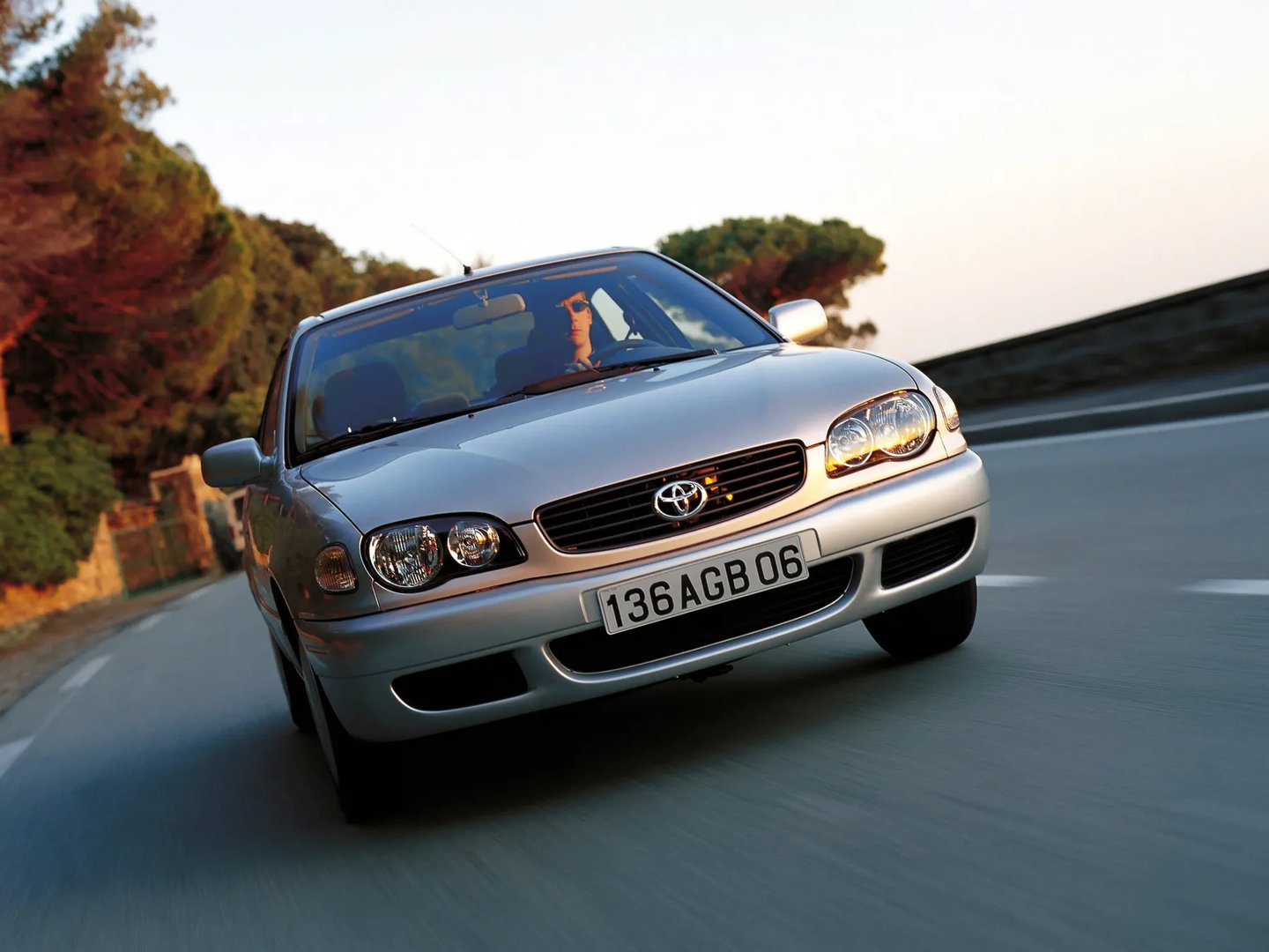 Toyota_Corolla_8_generation__Liftback__2.jpg