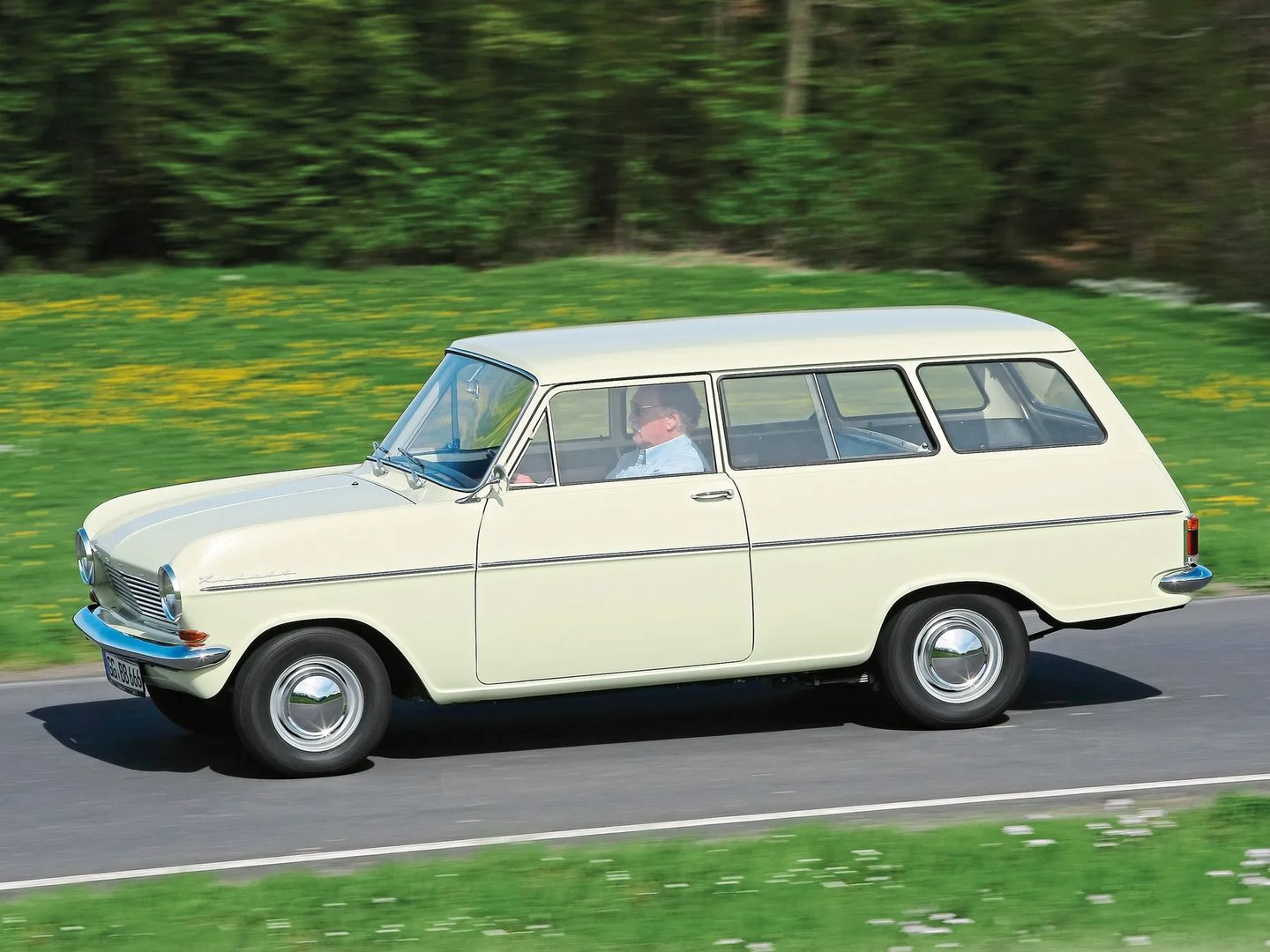 Opel_Kadett_1_generation__Estate_3-door__2.jpg