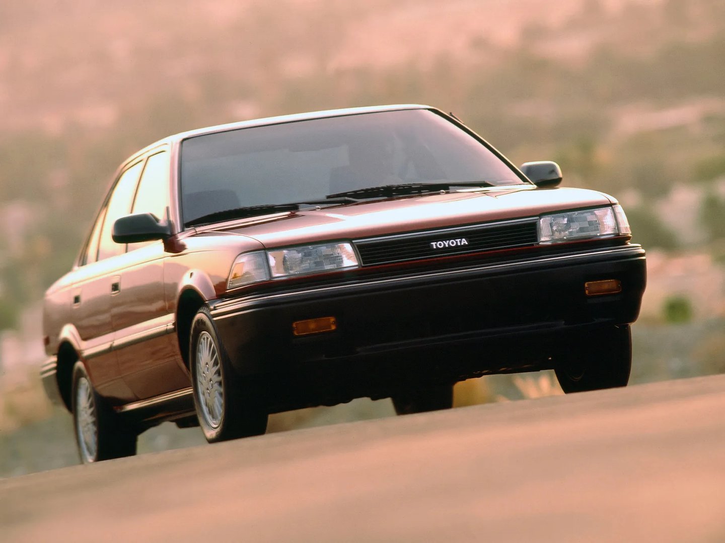 Toyota_Corolla_6_generation__Sedan__1.jpg