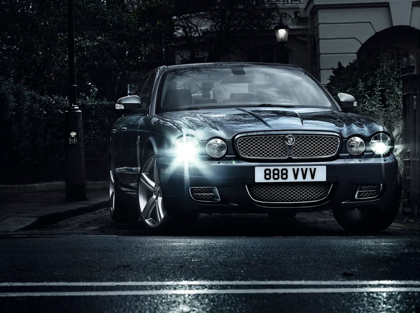 Jaguar_XJ_3_generation__Sedan__7.jpg