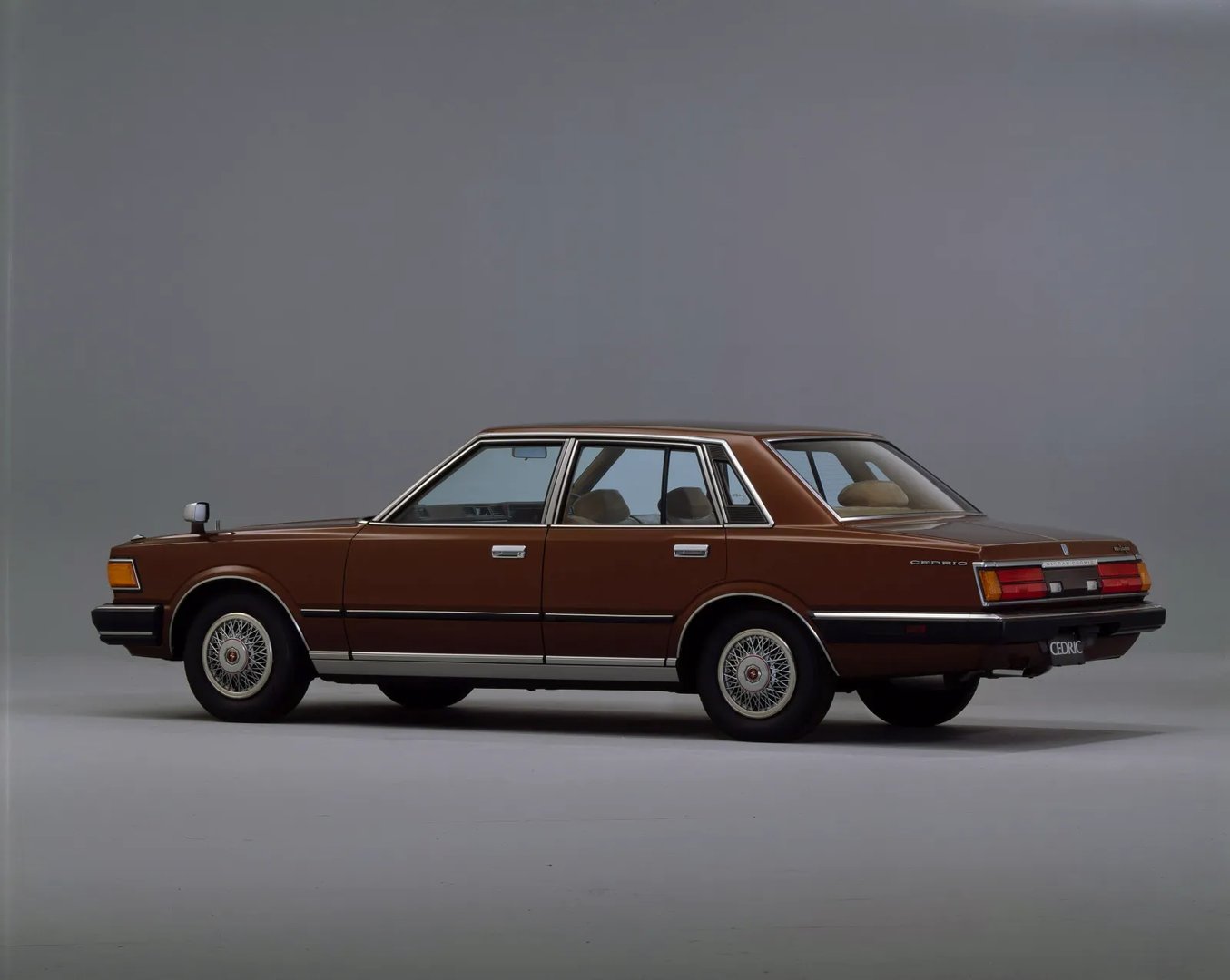 Nissan_Cedric_5_generation__Sedan__3.jpg