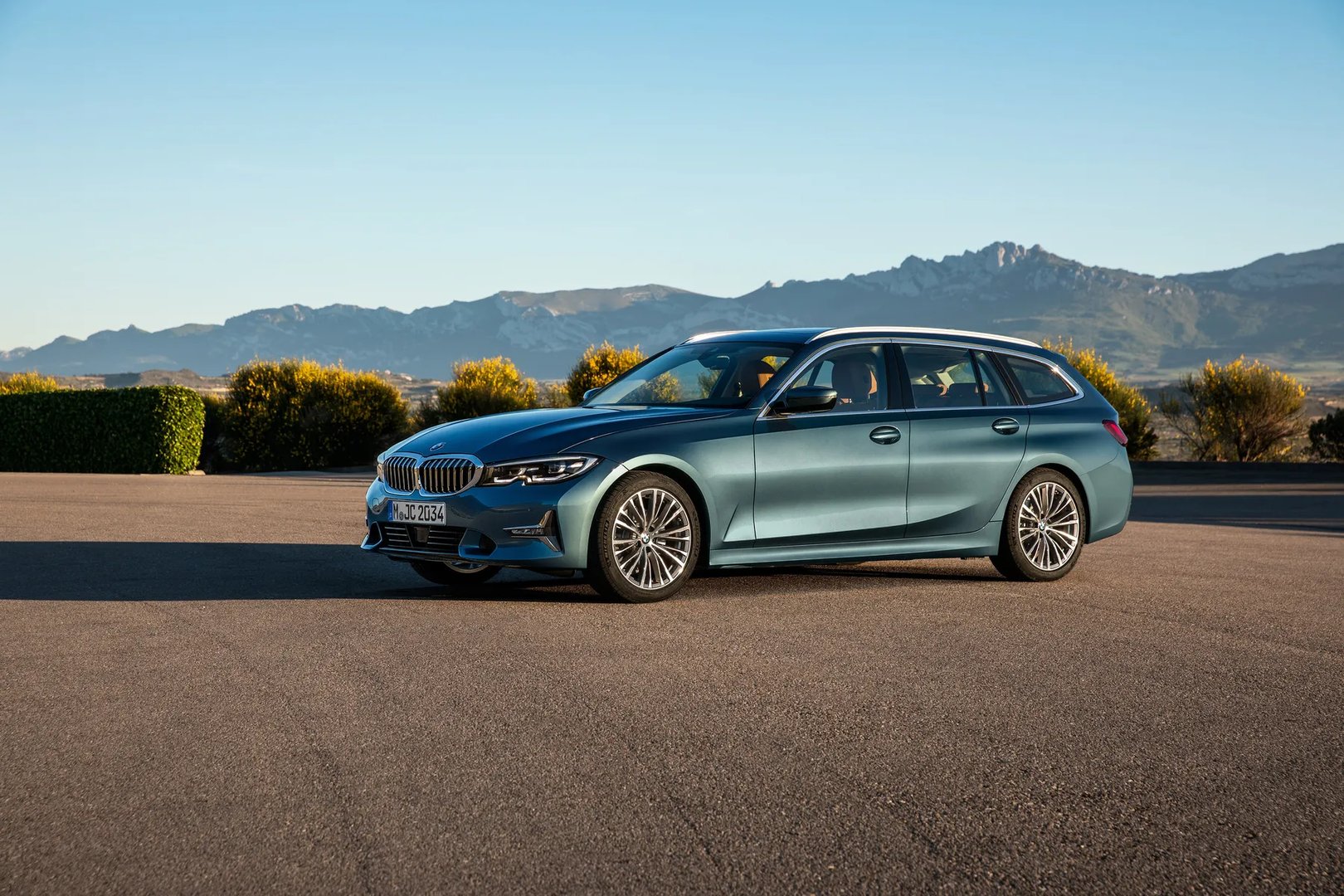 BMW_3_series_7_generation__Estate_5-door__11.jpg
