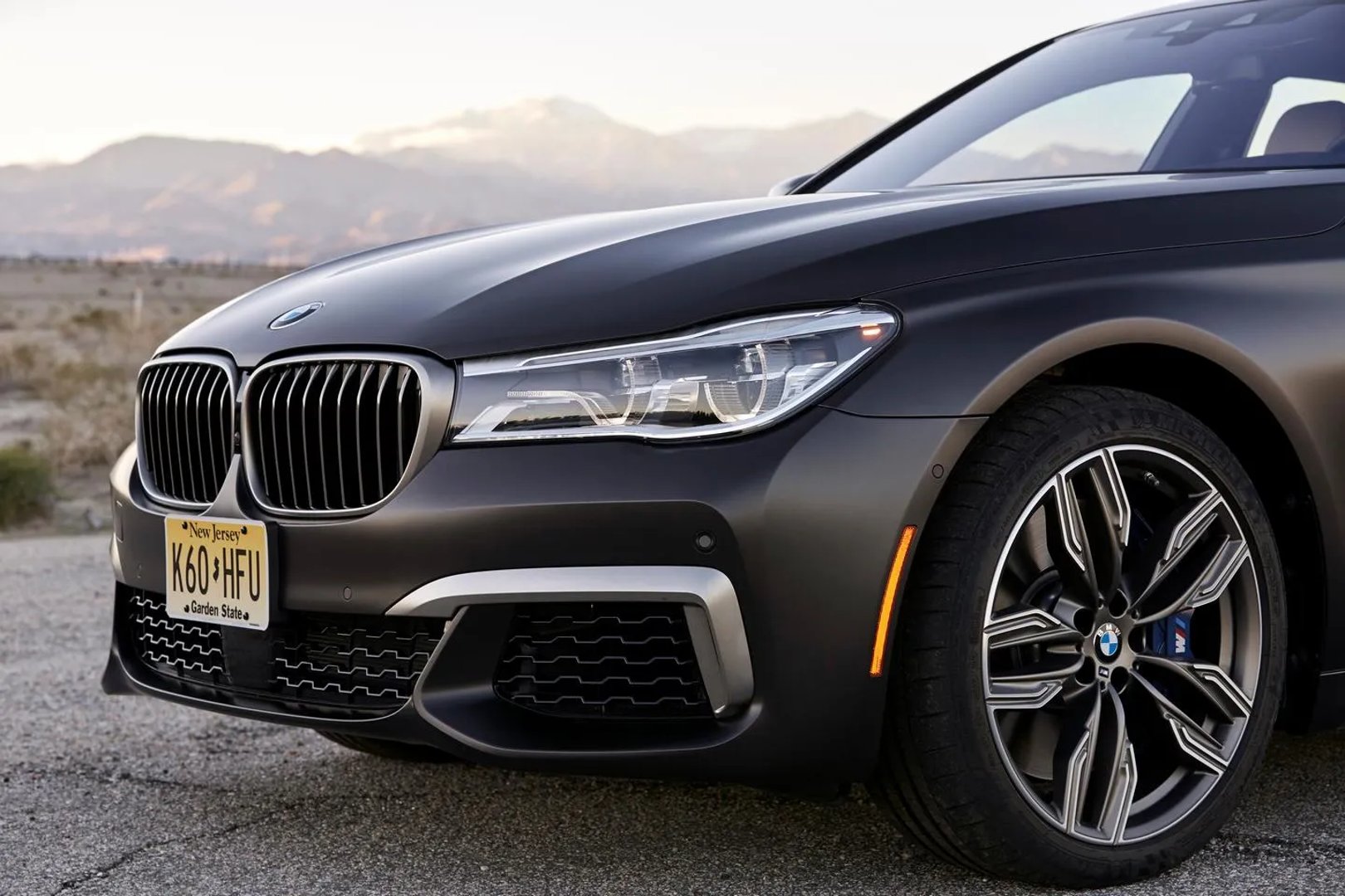 BMW_7_series_6_generation__Sedan_Long__4.jpg