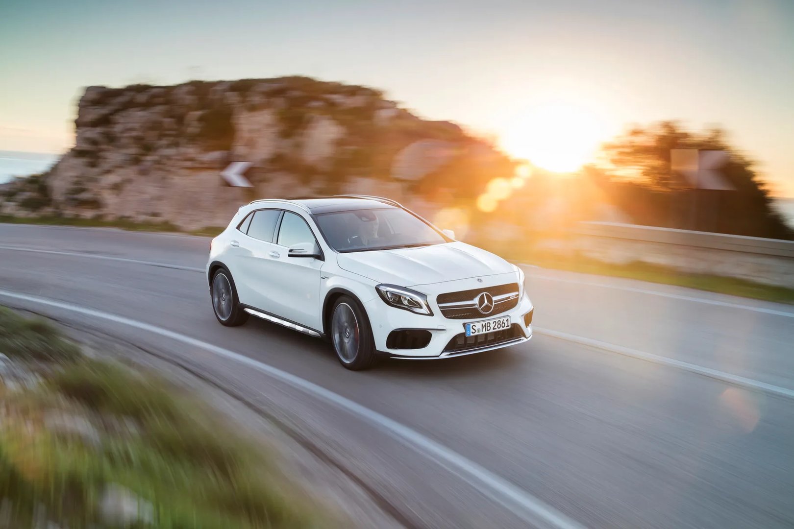 Mercedes_GLA_AMG_1_generation_restyling__SUV_5-doors__6.jpg