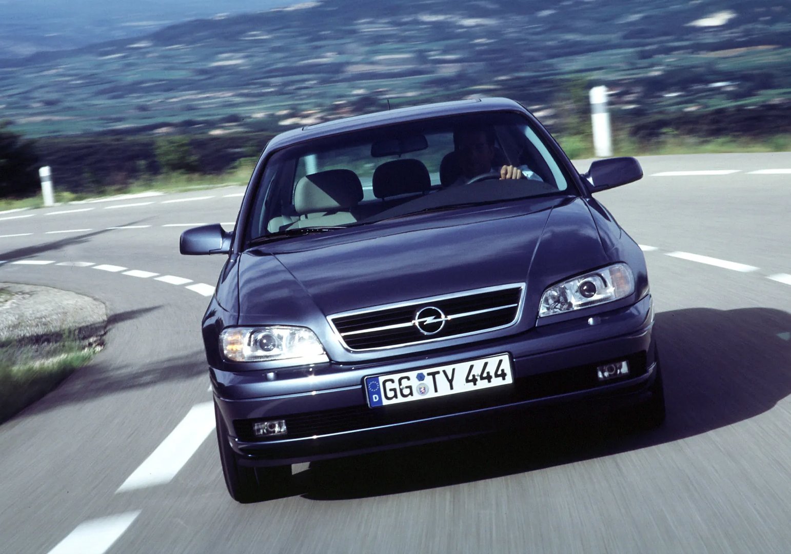 Opel_Omega_2_generation_restyling__Sedan__6.jpg