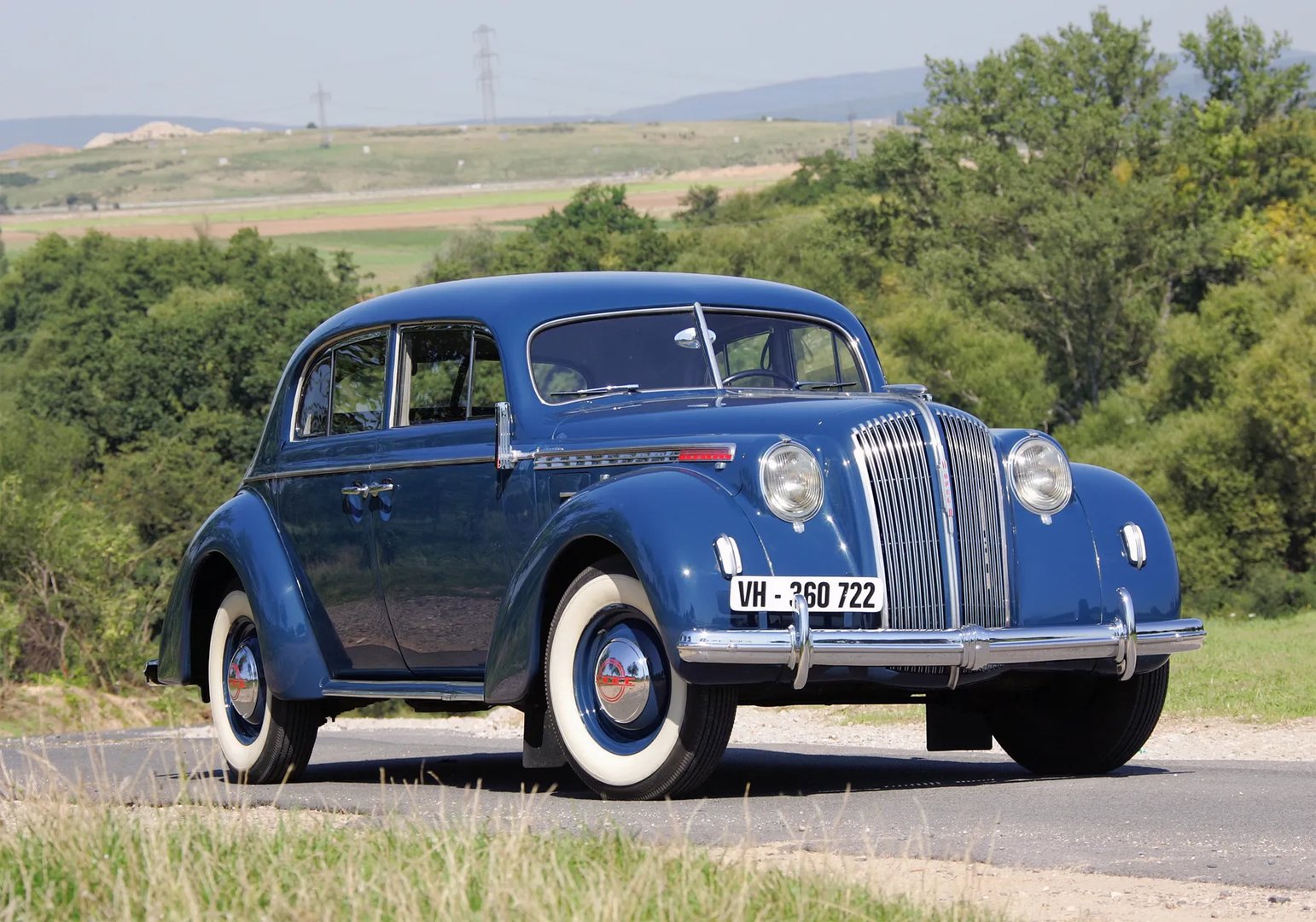 Opel_Admiral_1_generation__Sedan__3.jpg