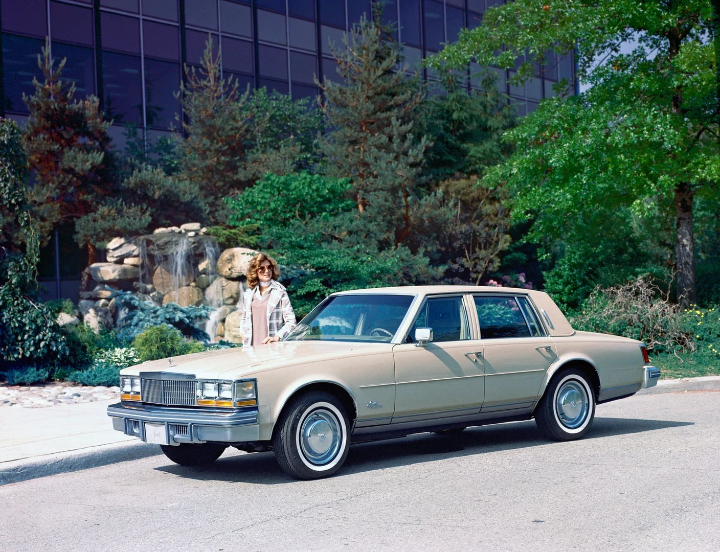 Cadillac_Seville_1_generation__Sedan__2.jpg