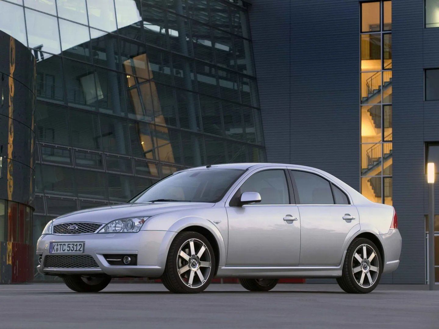 Ford_Mondeo_3_generation_restyling__Sedan__2.jpg